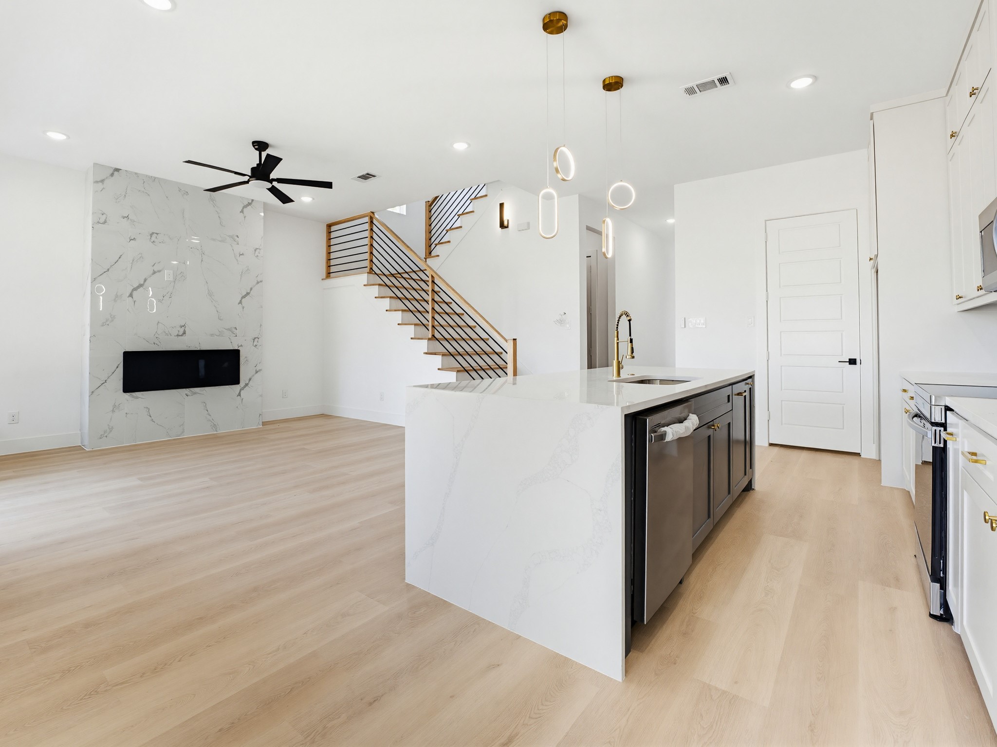 7727 Brownsville Avenue, Dallas, TX, 75216