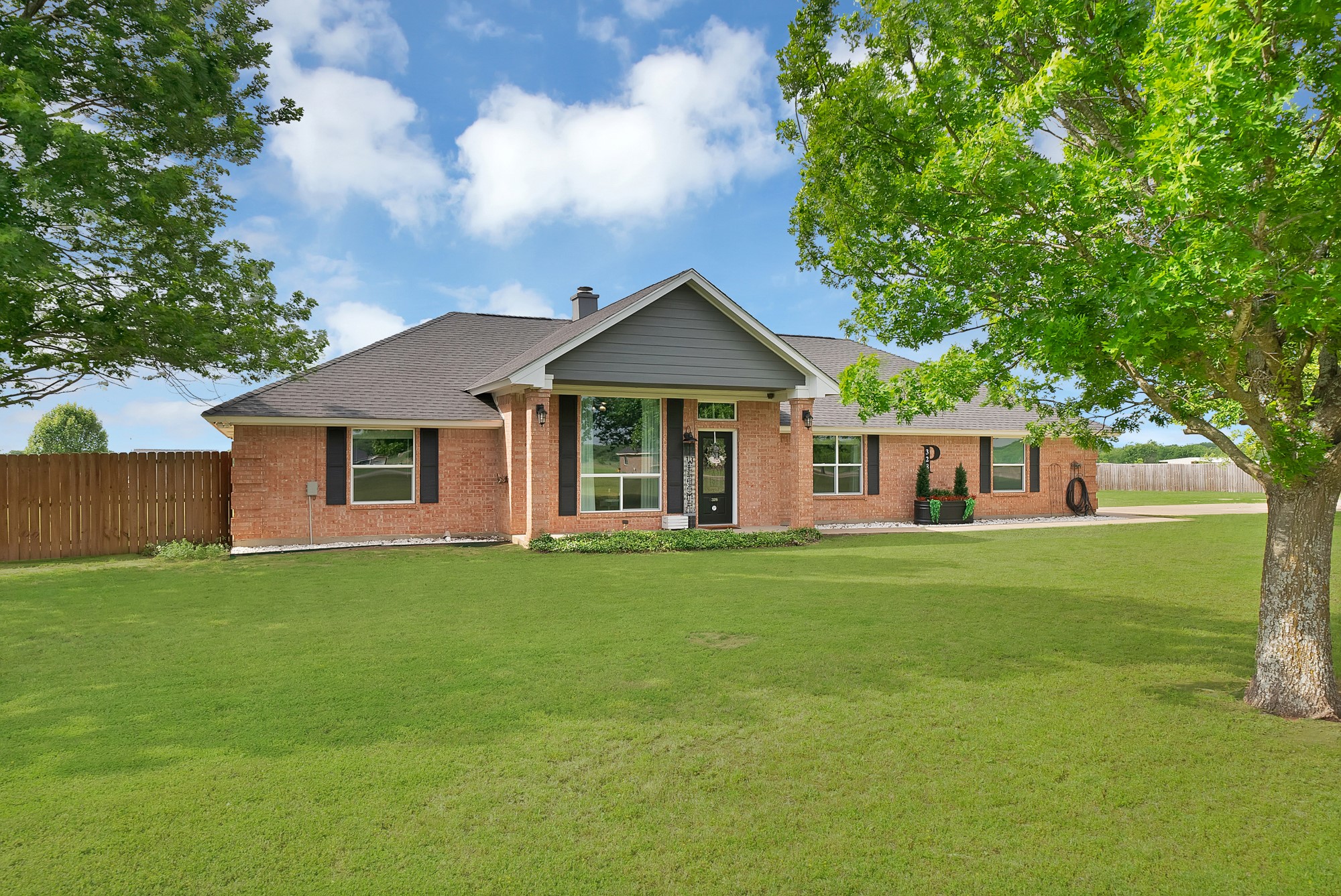 Property photo 02 of 328 E Vaughn Road, Cleburne, TX 76031 | MLS #21243240