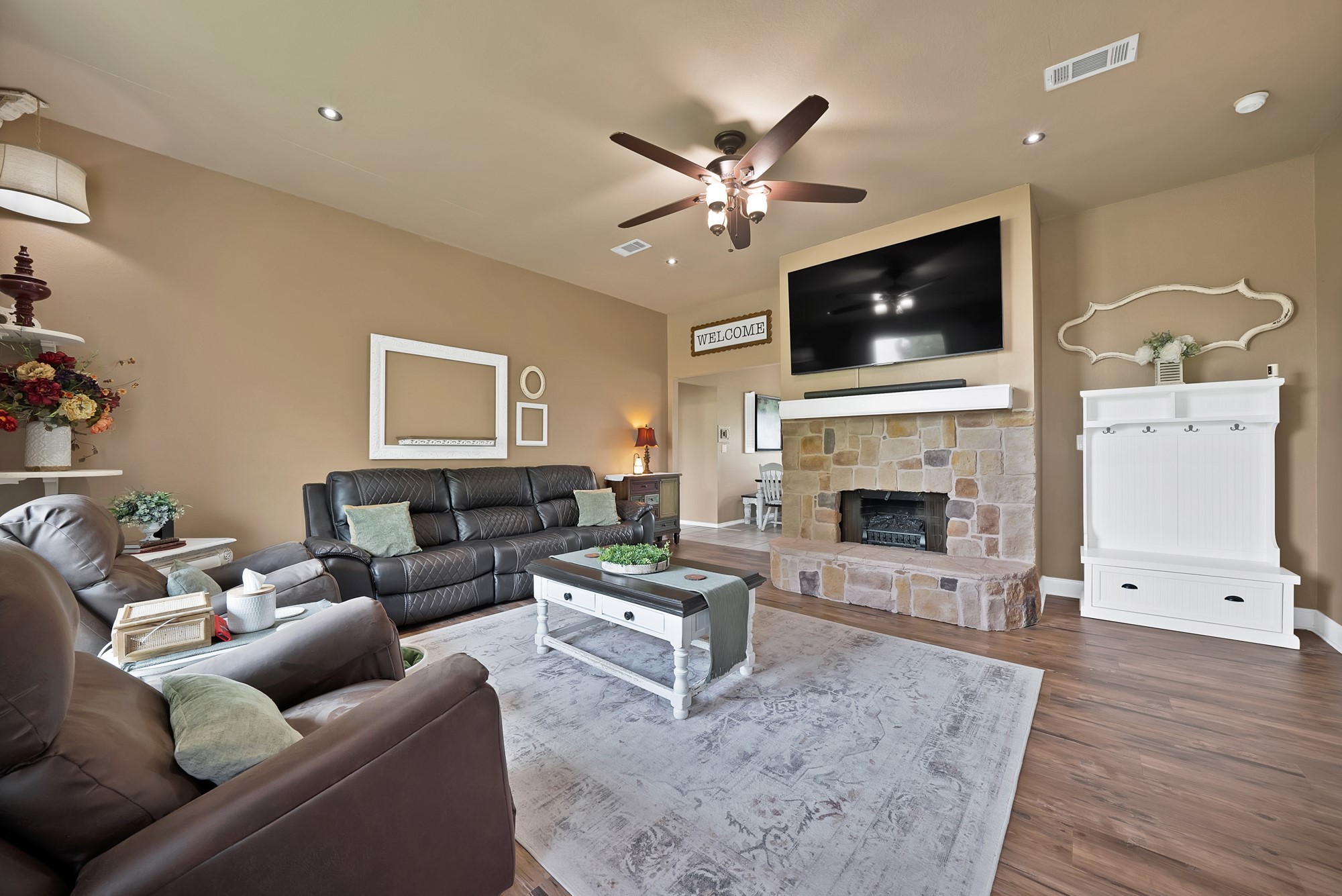 Property photo 03 of 328 E Vaughn Road, Cleburne, TX 76031 | MLS #21243240