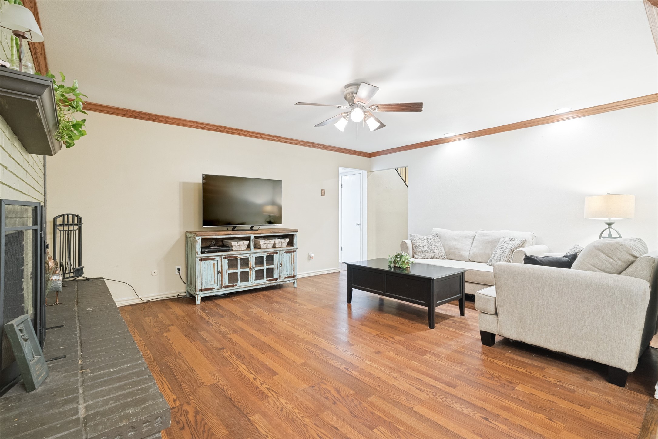 2009 Thousand Oaks Drive, Burleson, TX, 76028