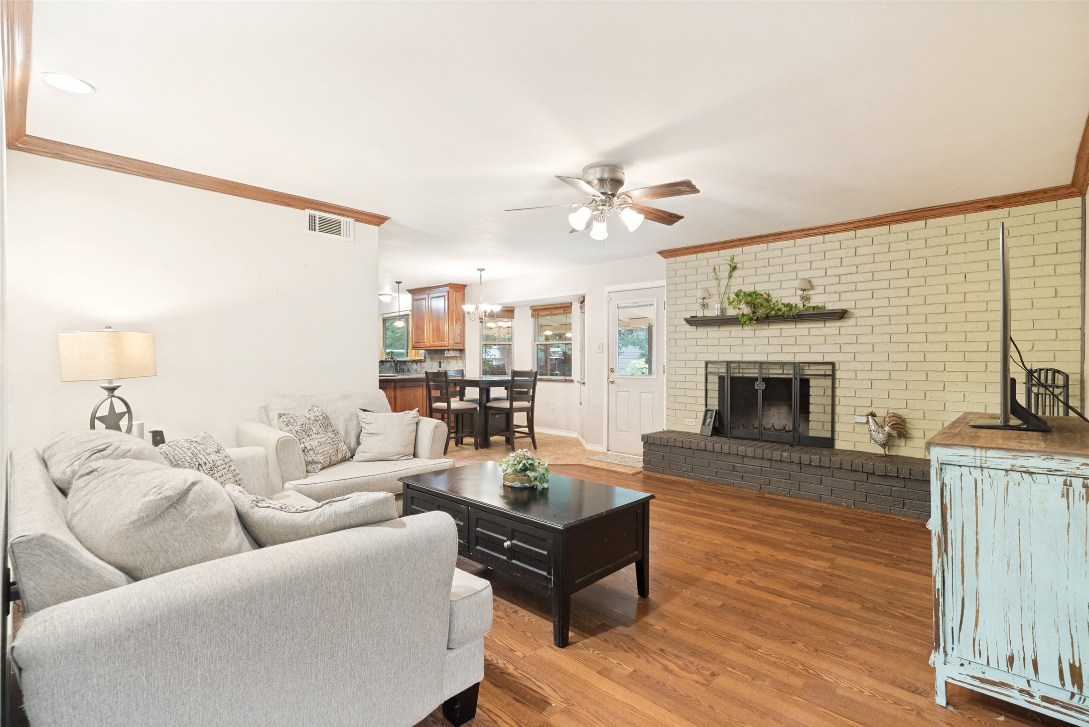 2009 Thousand Oaks Drive, Burleson, TX, 76028