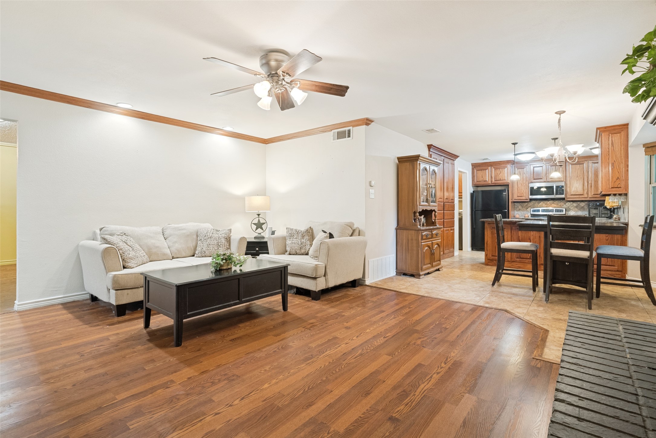 2009 Thousand Oaks Drive, Burleson, TX, 76028
