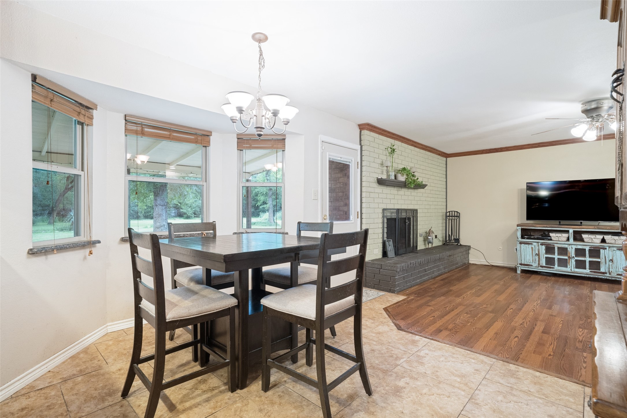 2009 Thousand Oaks Drive, Burleson, TX, 76028