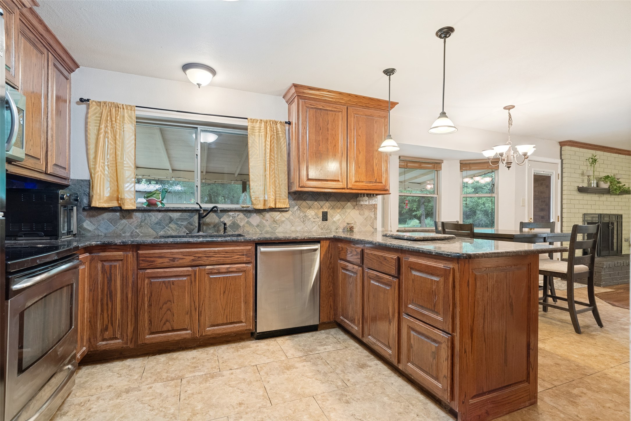 2009 Thousand Oaks Drive, Burleson, TX, 76028