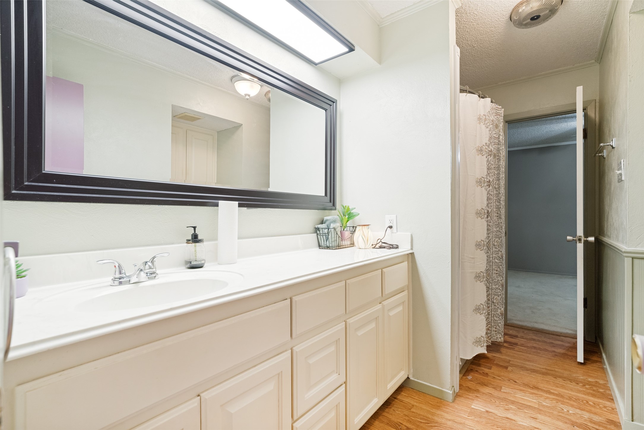 2009 Thousand Oaks Drive, Burleson, TX, 76028