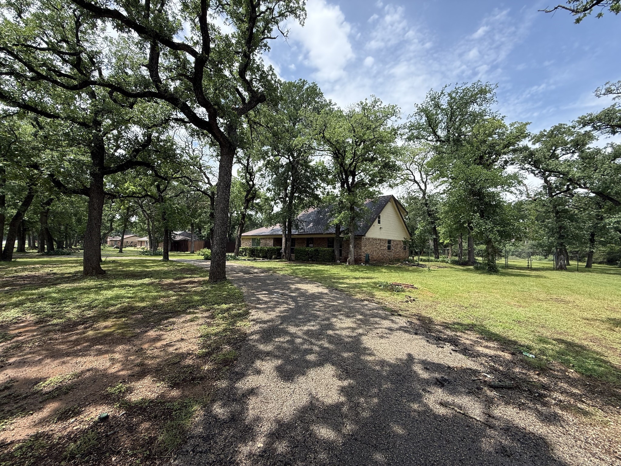 2009 Thousand Oaks Drive, Burleson, TX, 76028