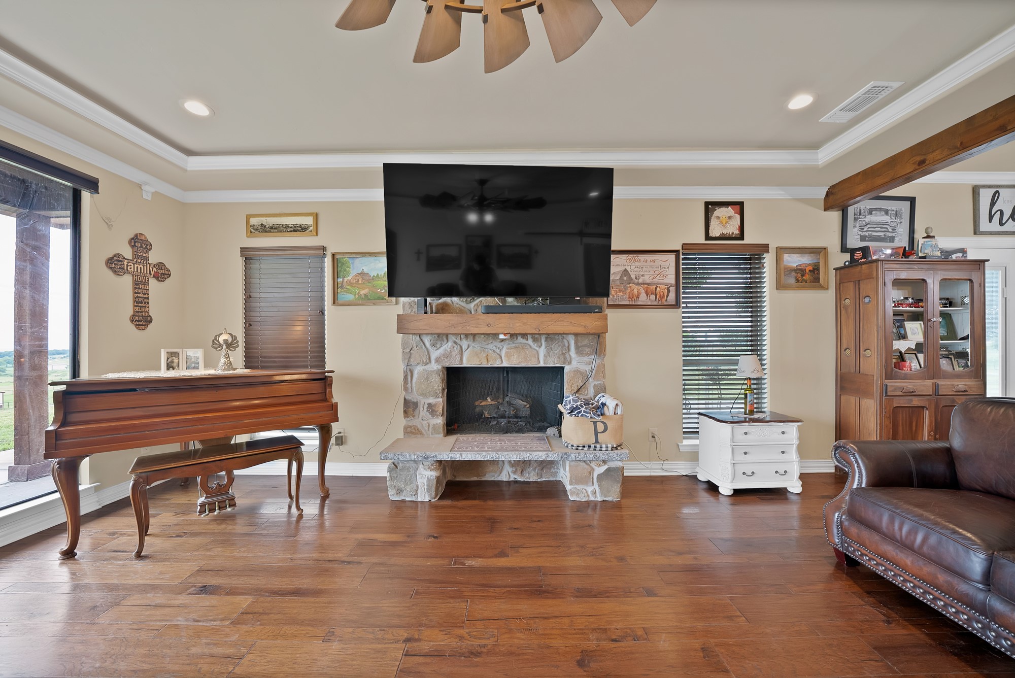 Property photo 04 of 100 Shadle Ridge Court, Poolville, TX 76487 | MLS #21243274