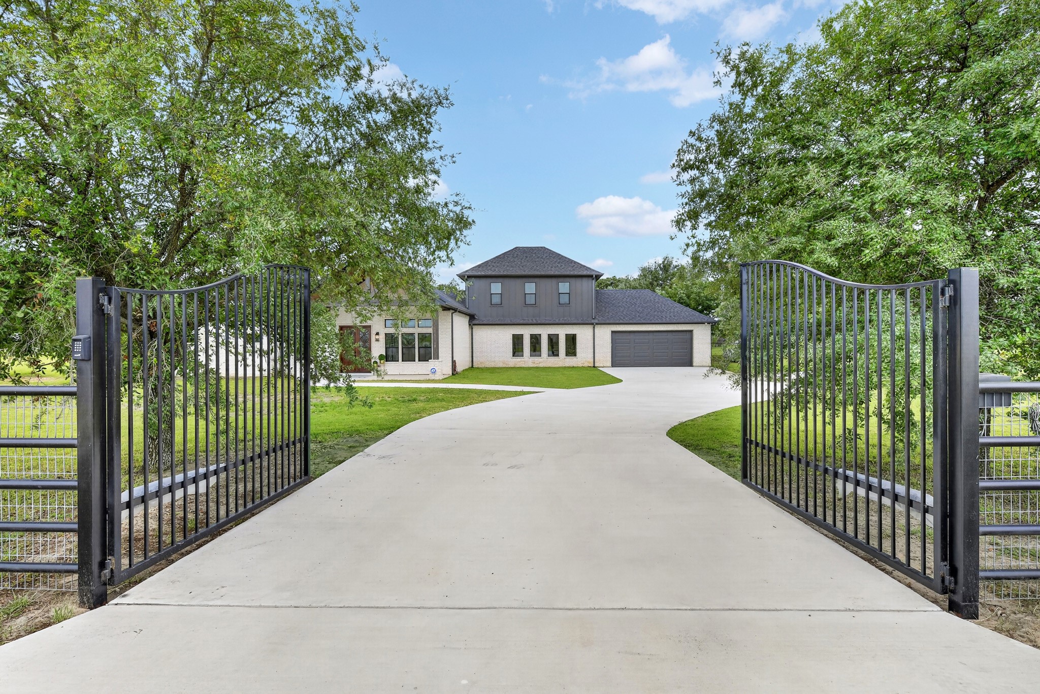 Property photo 01 of 10373 Bobbie Lane Pilot, Point, TX 76258 | MLS #21243456