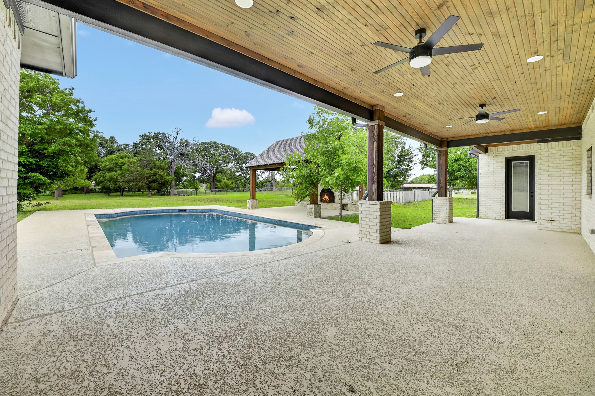 10373 Bobbie Lane, Pilot Point, TX, 76258