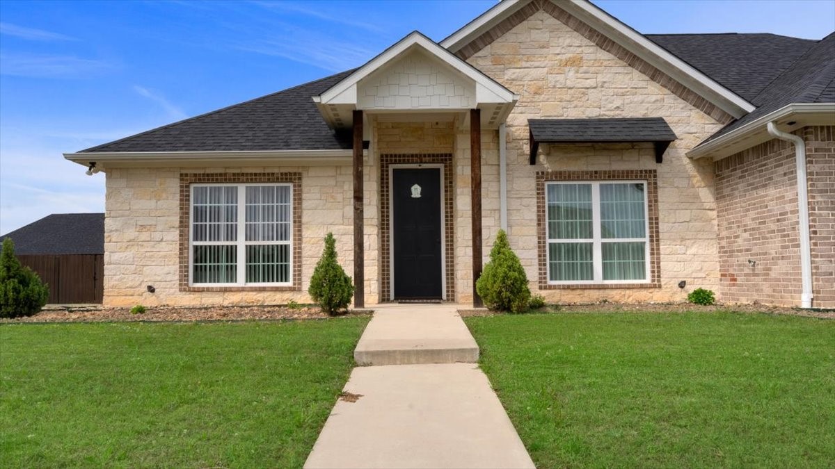 Property photo 03 of 1005 Stone Bridge Street Mt, Pleasant, TX 75455 | MLS #21243517