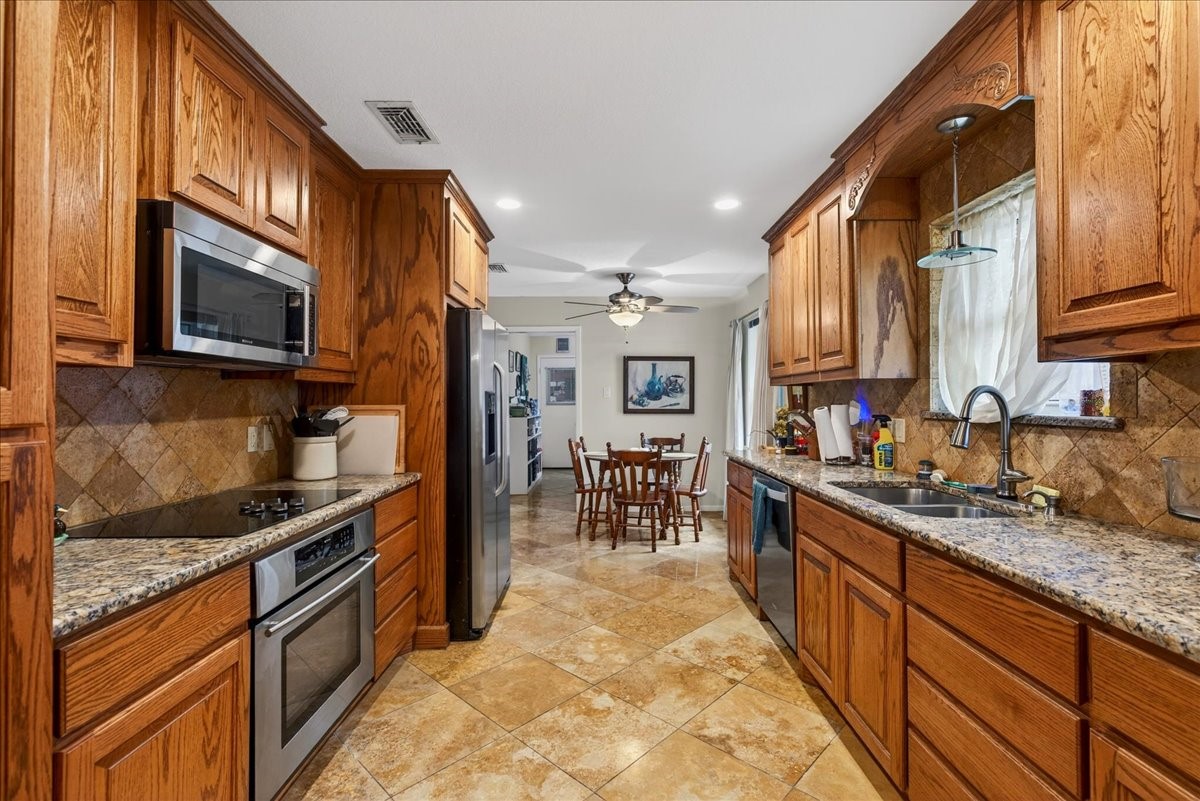 1808 E Cedar Elm Drive, Arlington, TX, 76012