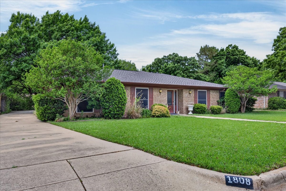 1808 E Cedar Elm Drive, Arlington, TX, 76012