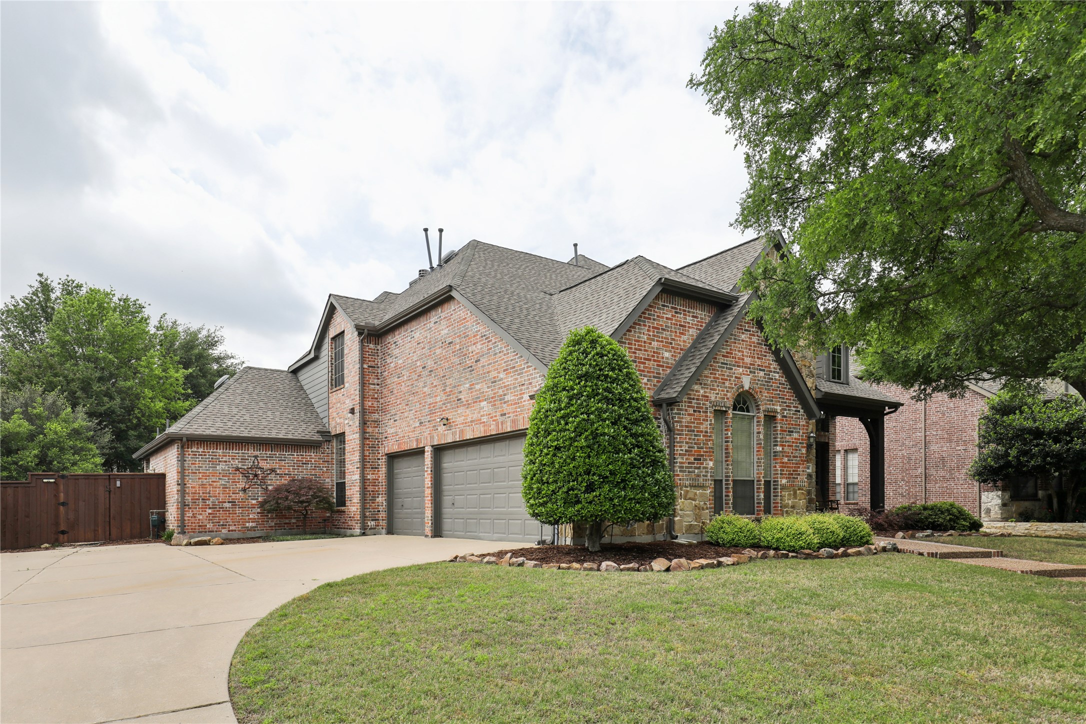 Property photo 02 of 1916 Baltimore Drive, Allen, TX 75002 | MLS #21244034