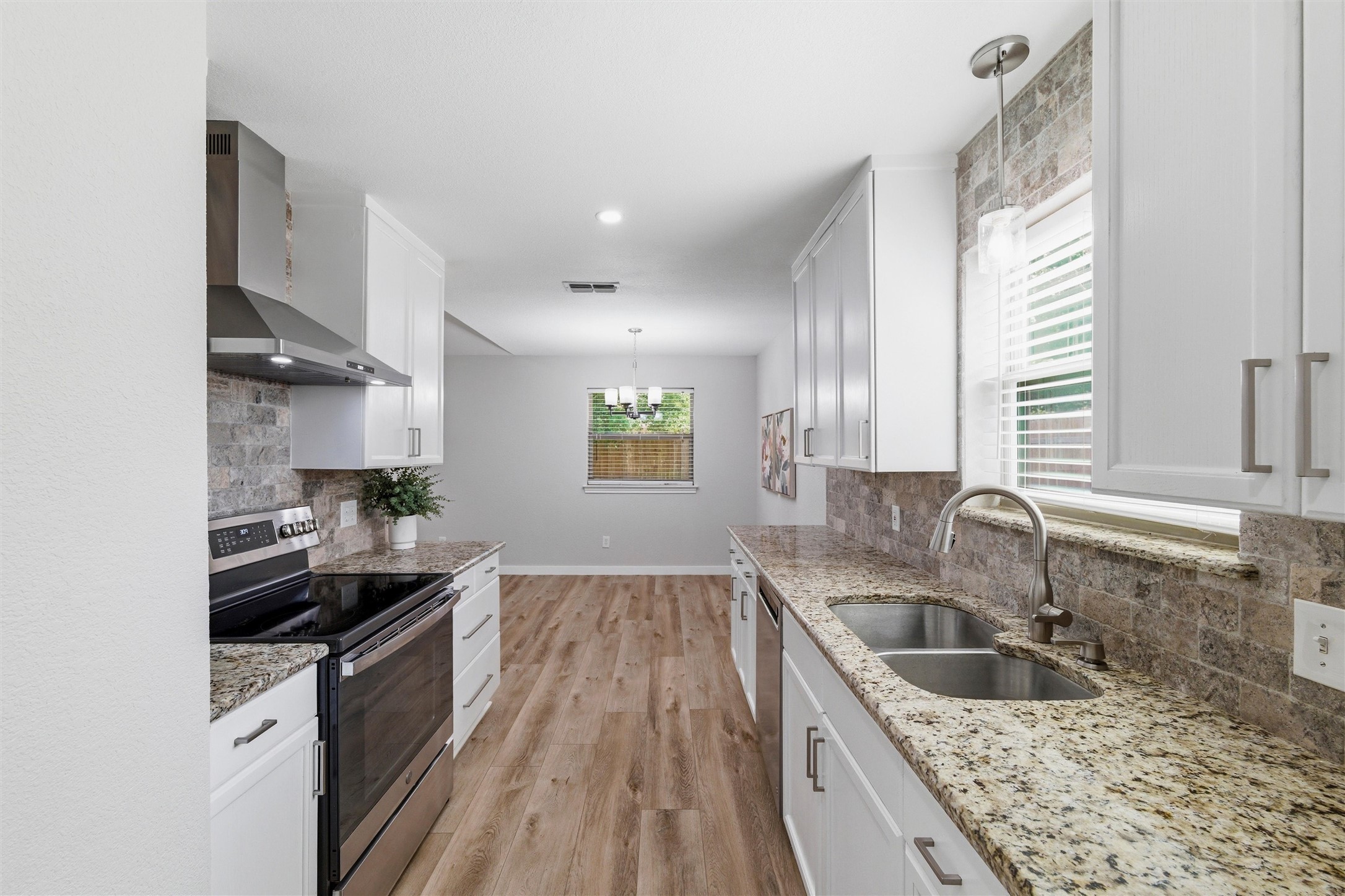 1417 Linwood Lane, Edgecliff Village, TX, 76134