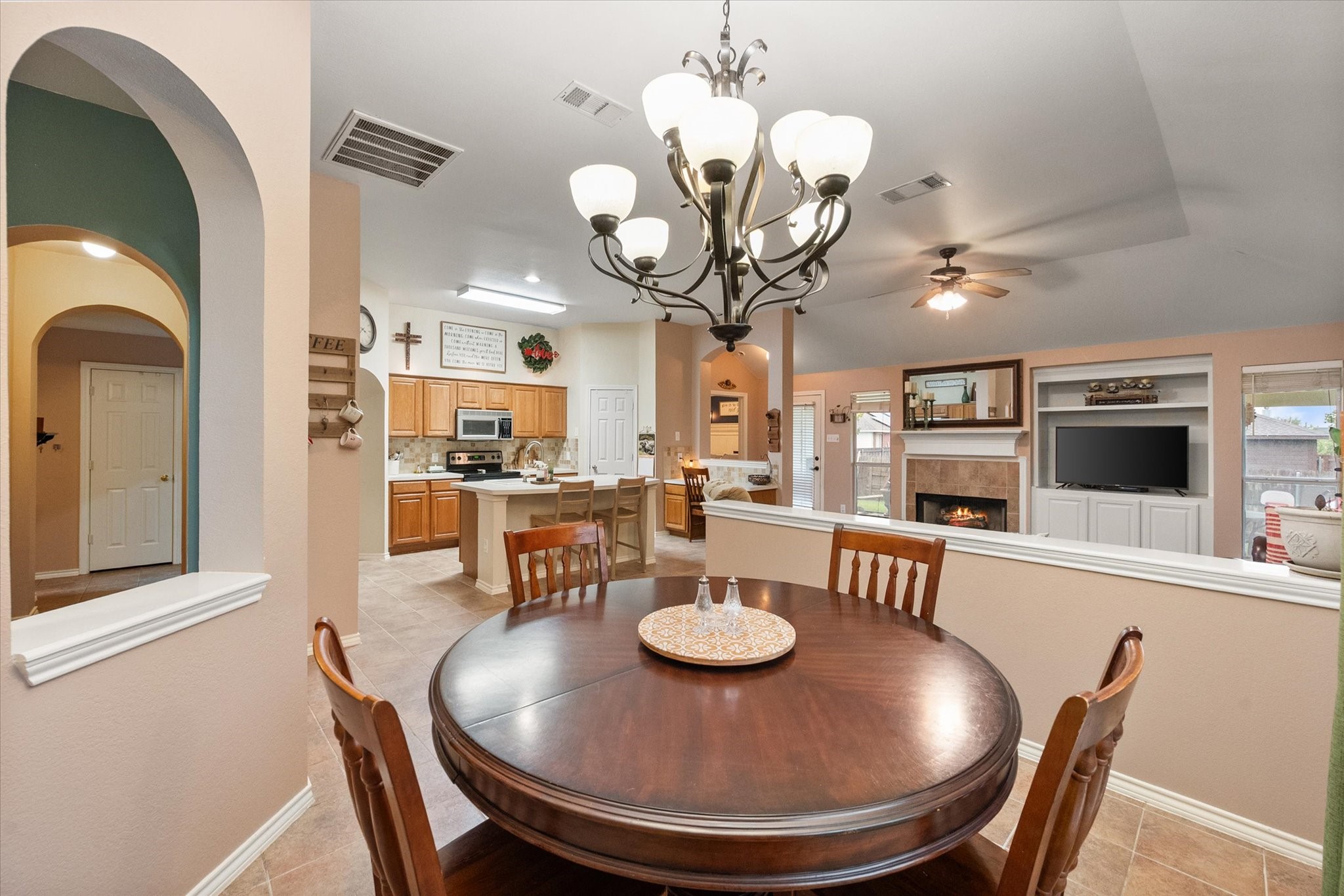 202 Creek Point Lane, Arlington, TX, 76002