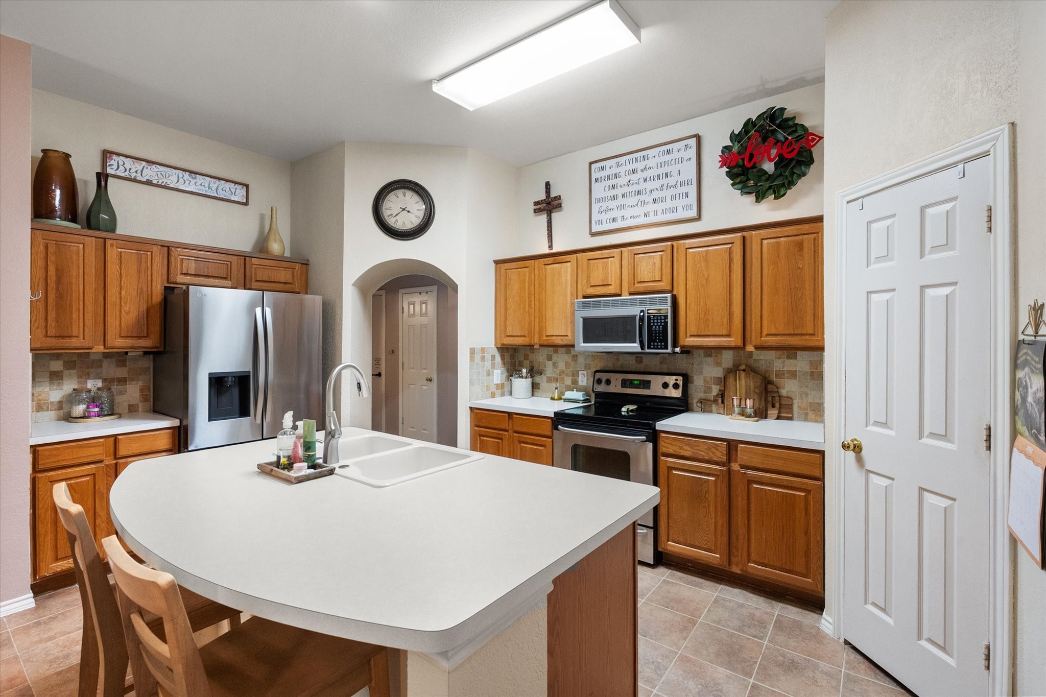 202 Creek Point Lane, Arlington, TX, 76002