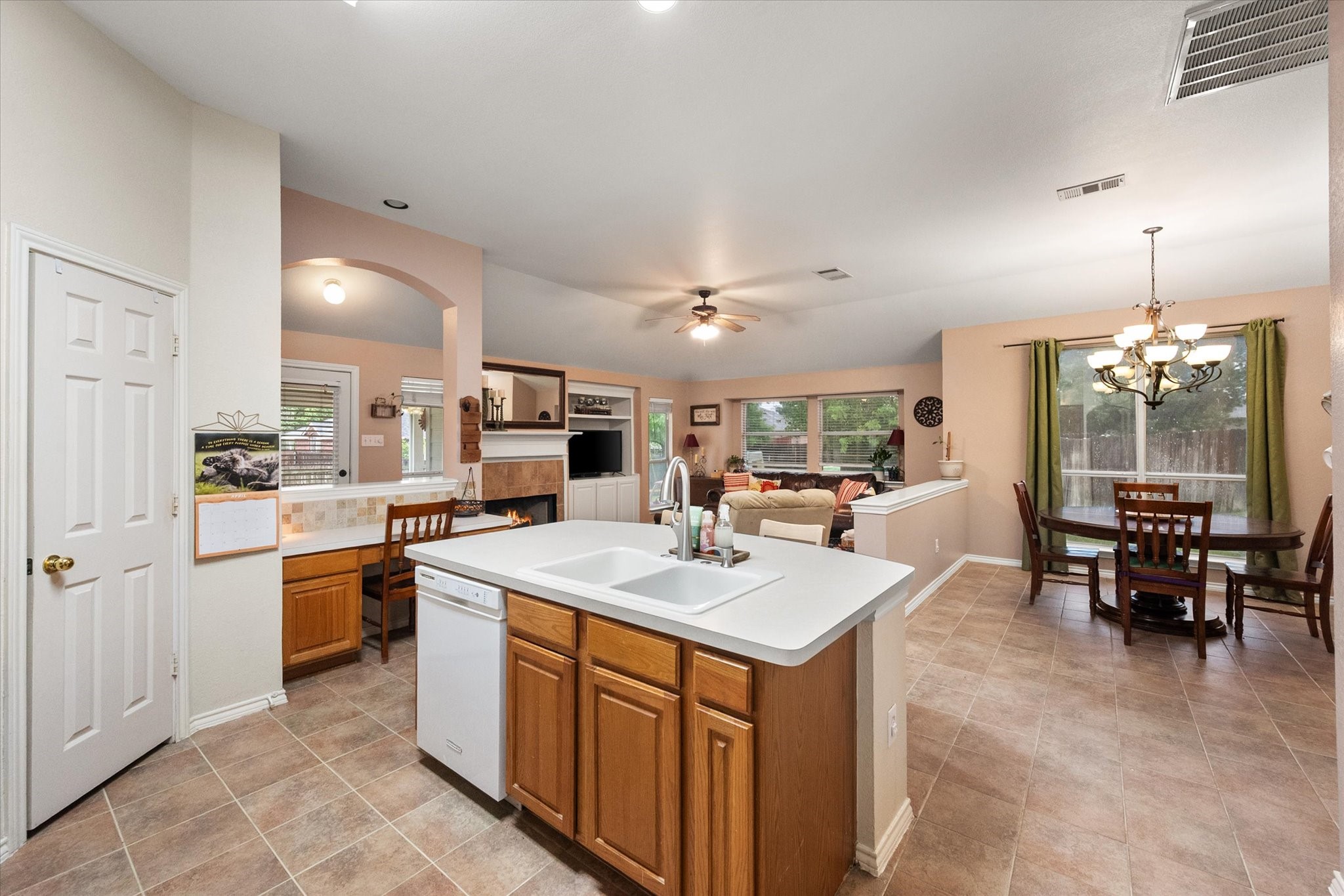 202 Creek Point Lane, Arlington, TX, 76002