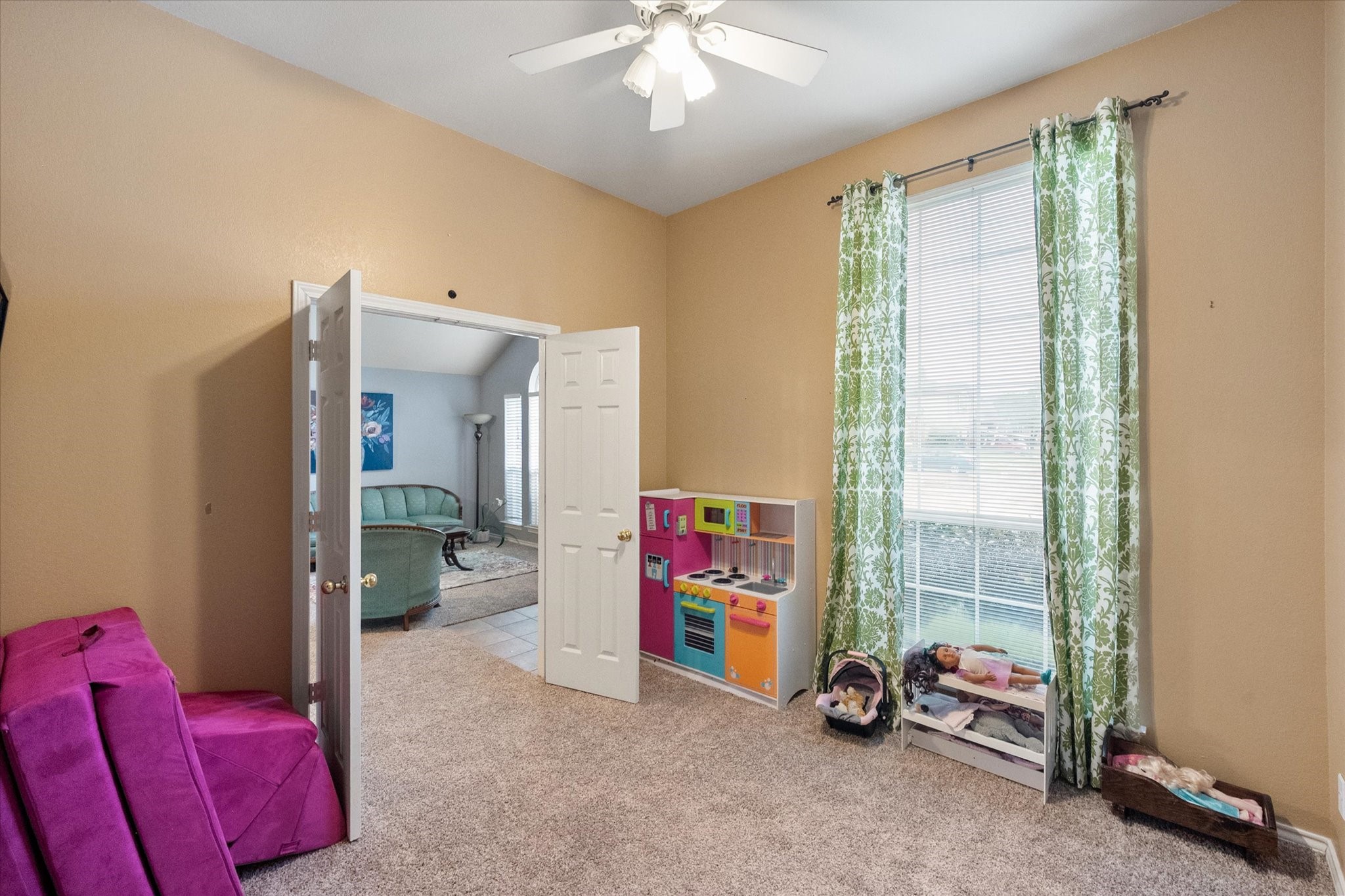 202 Creek Point Lane, Arlington, TX, 76002