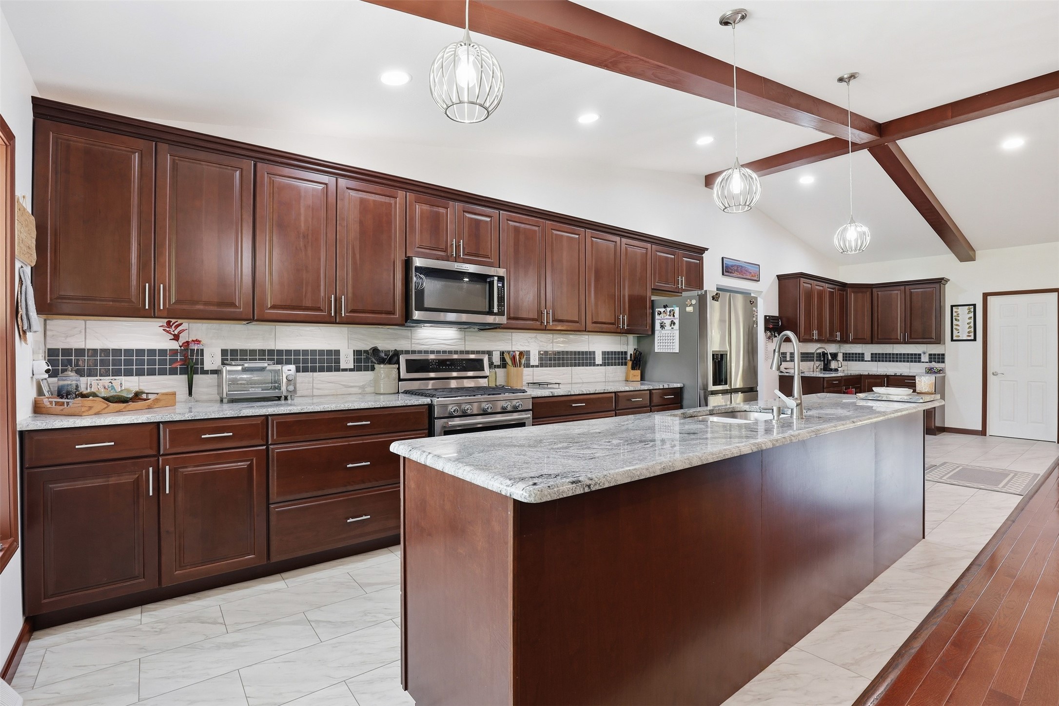 211 E Bay Drive, Bridgeport, TX, 76426
