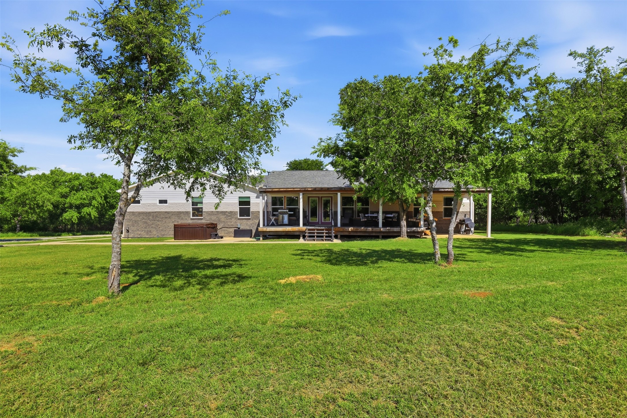 211 E Bay Drive, Bridgeport, TX, 76426