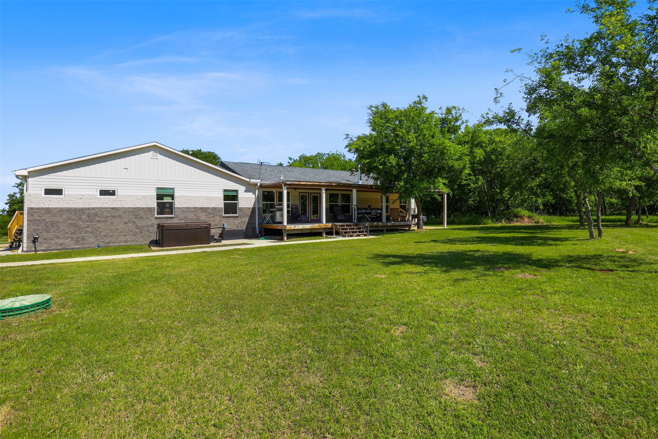 211 E Bay Drive, Bridgeport, TX, 76426