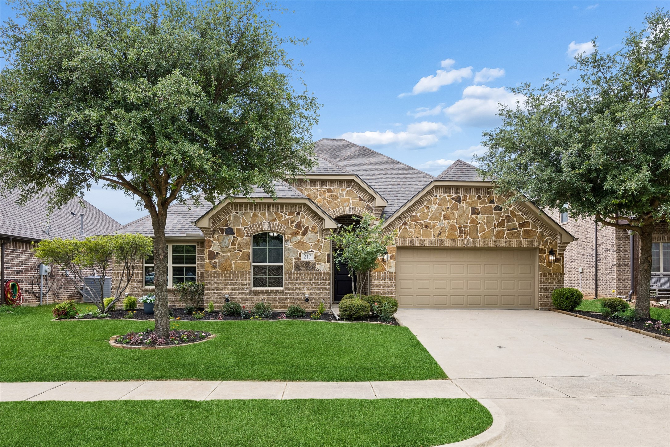 Property photo 01 of 217 Hawks Ridge Trail, Burleson, TX 76028 | MLS #21245363