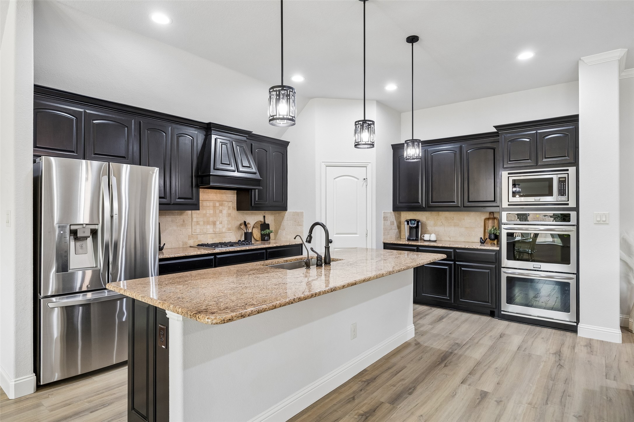 217 Hawks Ridge Trail, Burleson, TX, 76028