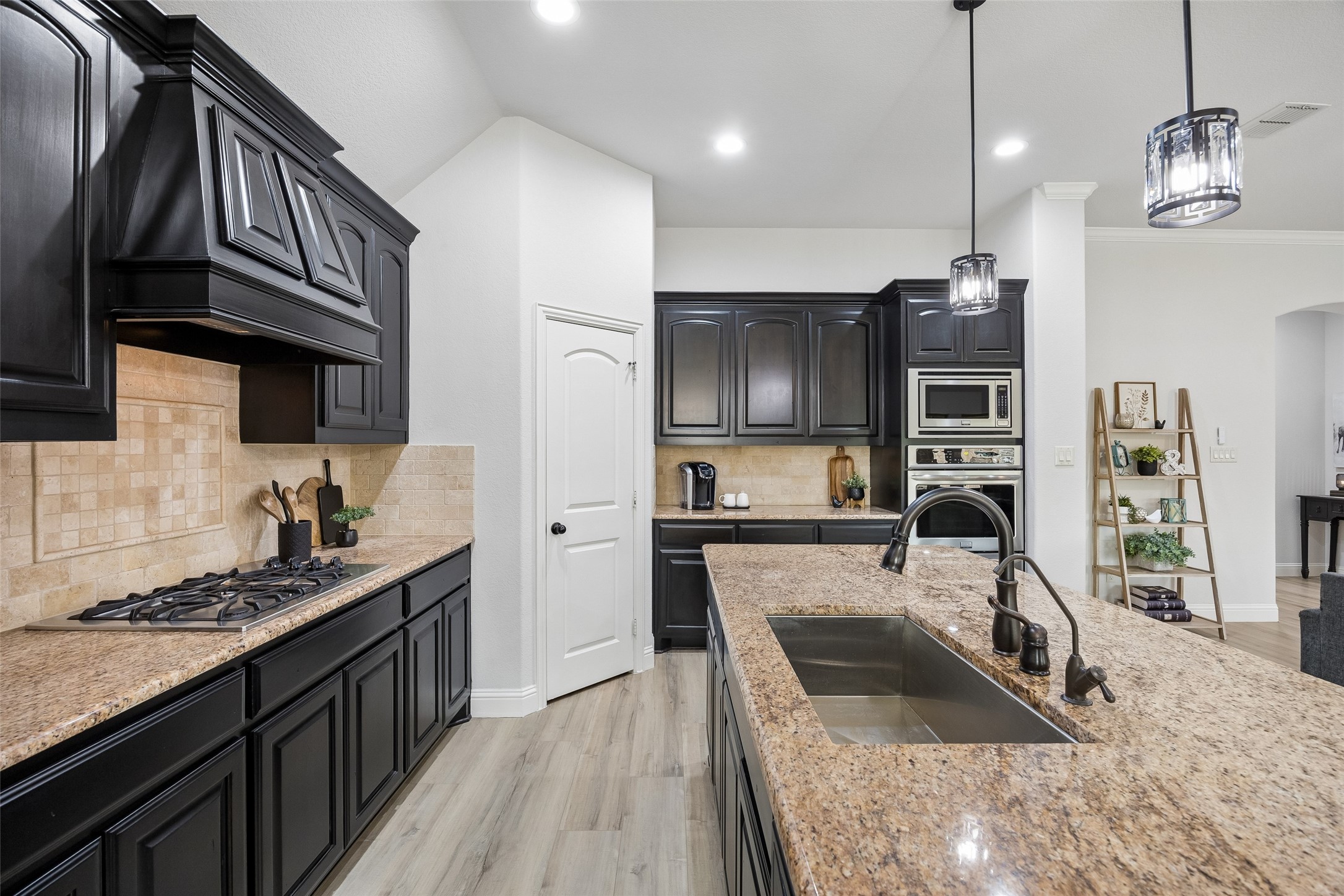 217 Hawks Ridge Trail, Burleson, TX, 76028