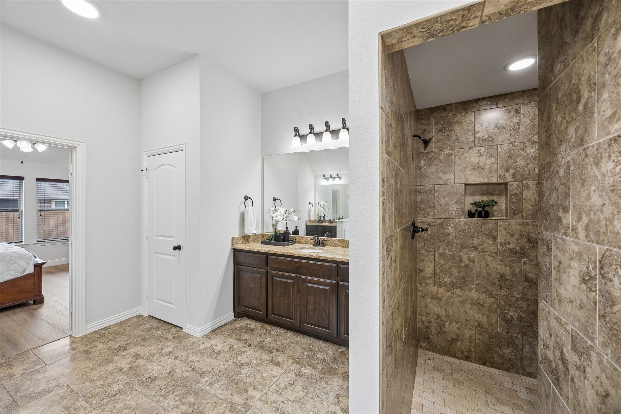 217 Hawks Ridge Trail, Burleson, TX, 76028