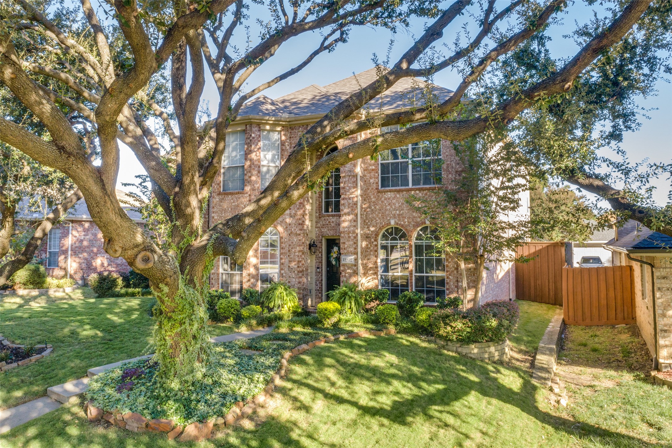 Property photo 04 of 11002 BRANDENBERG Drive, Frisco, TX 75035 | MLS #21245391