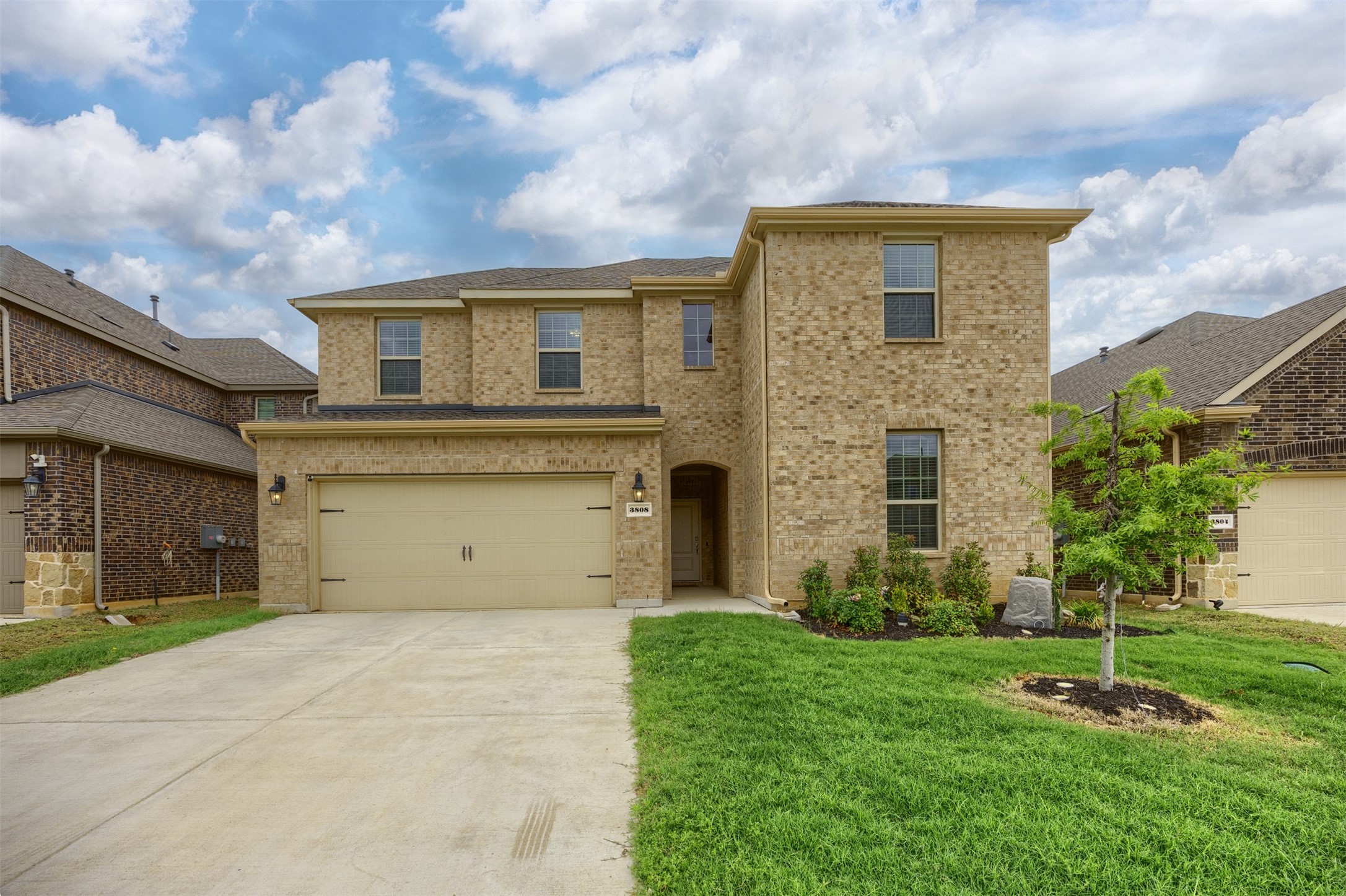 Property photo 01 of 3808 High Country Road, Aubrey, TX 76227 | MLS #21245636