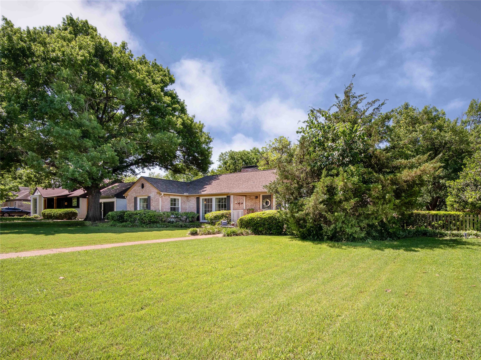 Property photo 04 of 1403 Tranquilla Drive, Dallas, TX 75218 | MLS #21246637