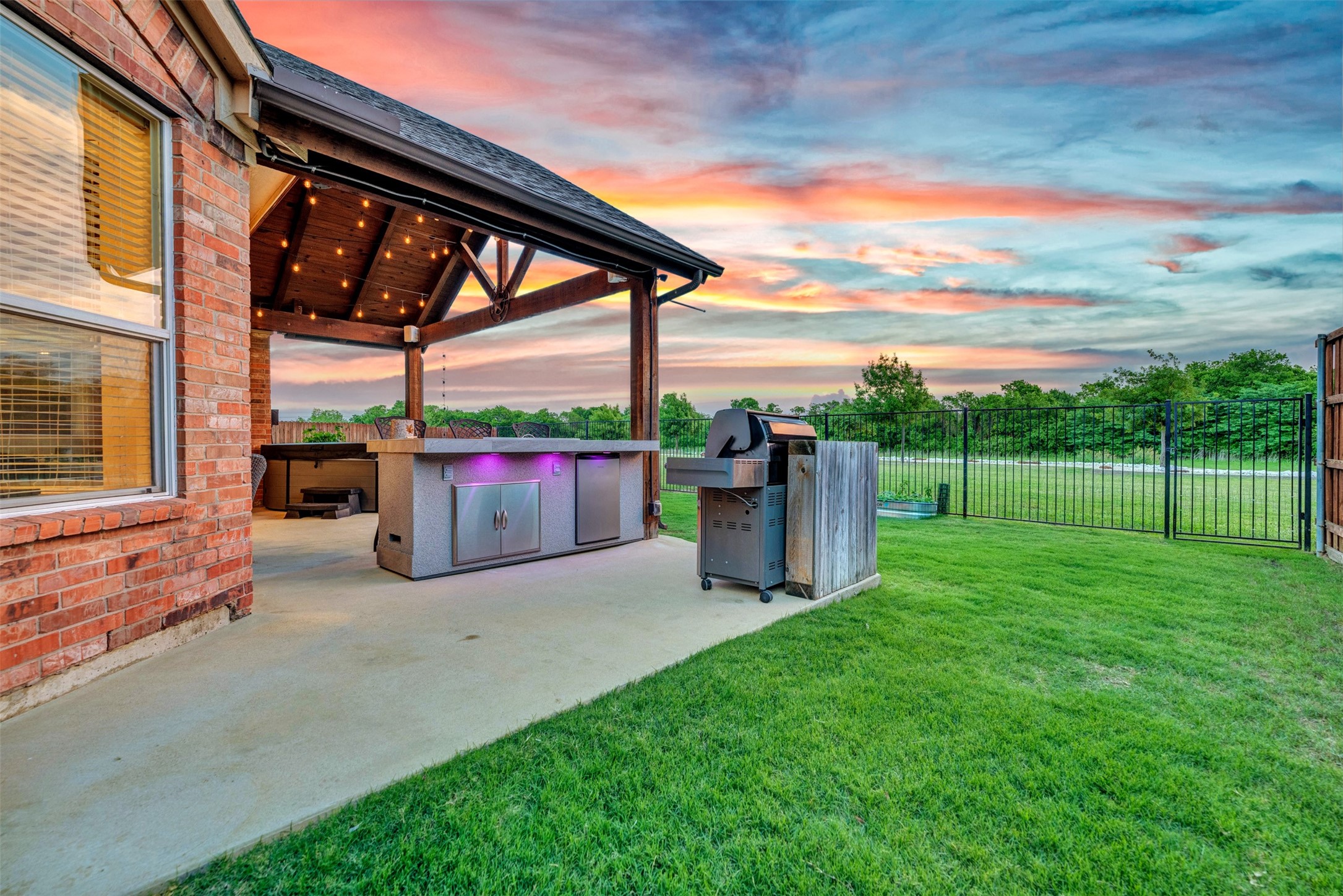 2524 Saddlehorn Drive, Little Elm, TX, 75068
