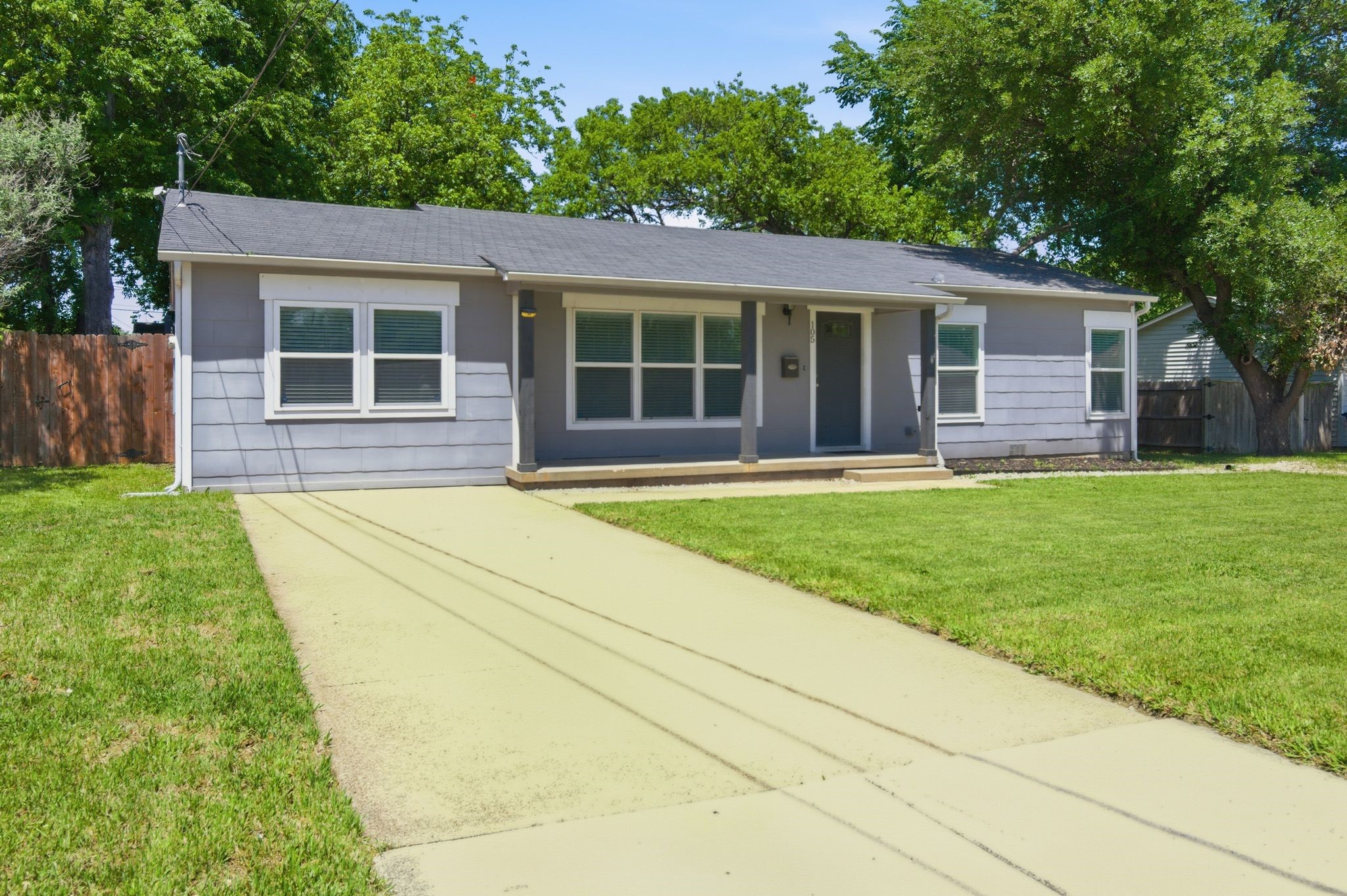 105 Anderson Street, Burleson, TX, 76028