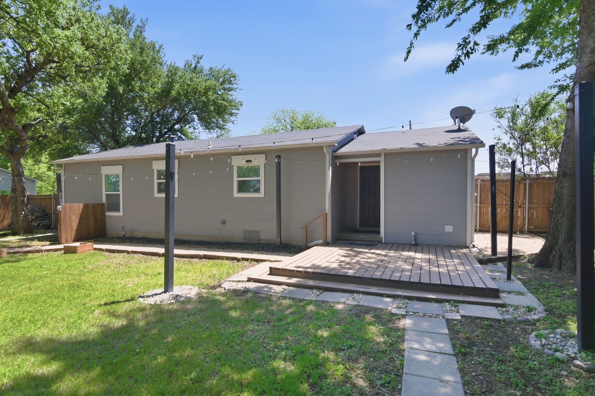 105 Anderson Street, Burleson, TX, 76028