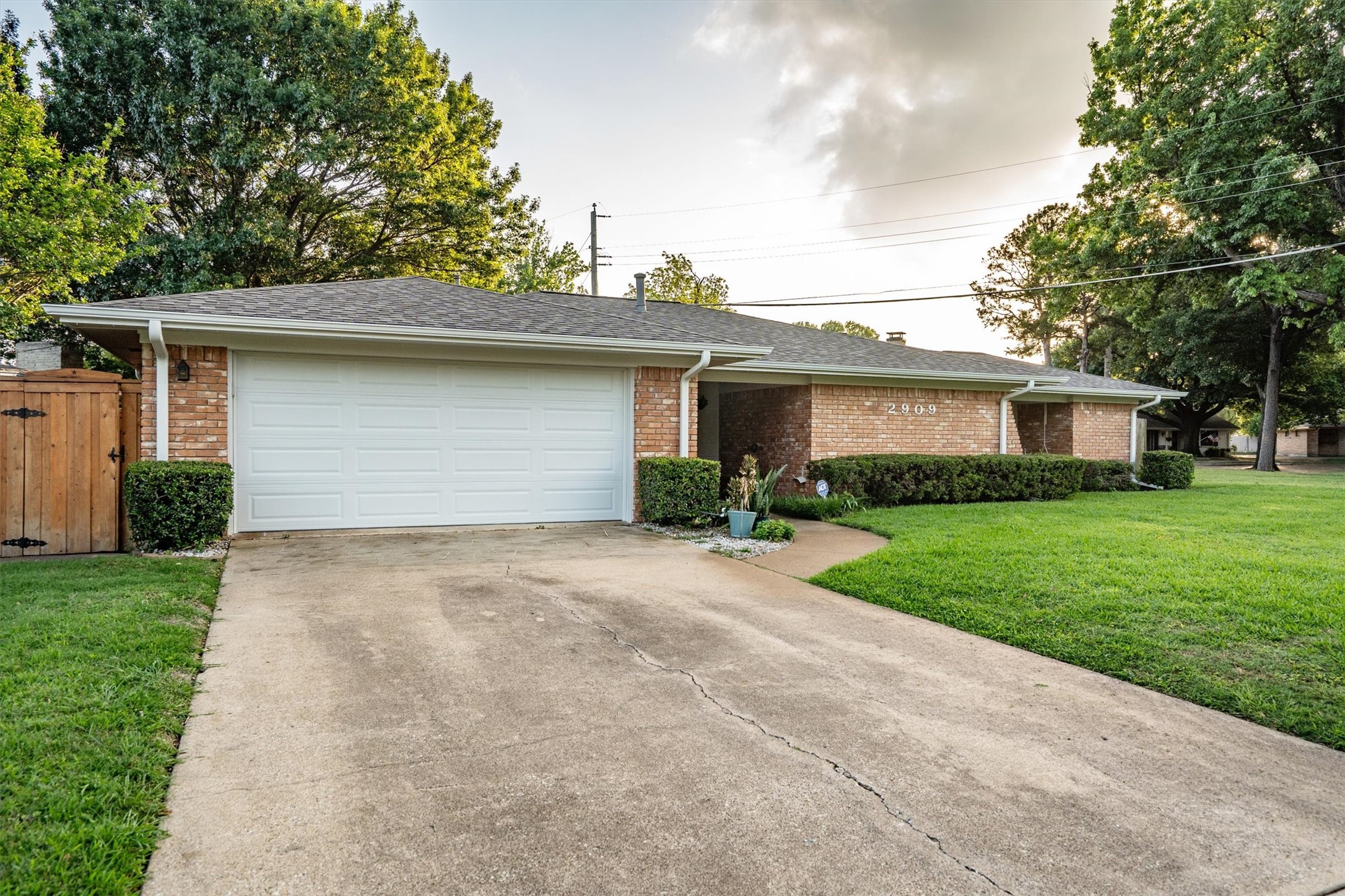 2909 Hillcrest Drive, Irving, TX, 75062