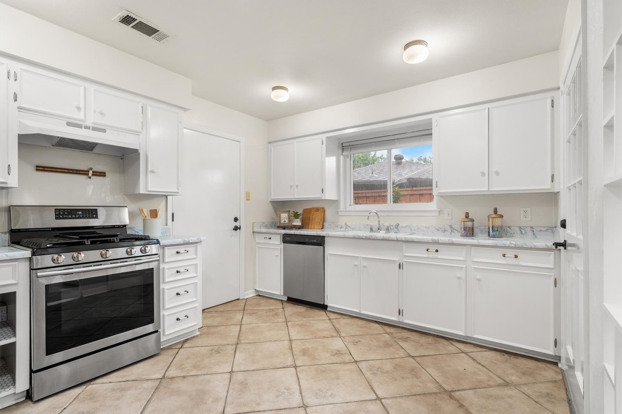 2909 Hillcrest Drive, Irving, TX, 75062