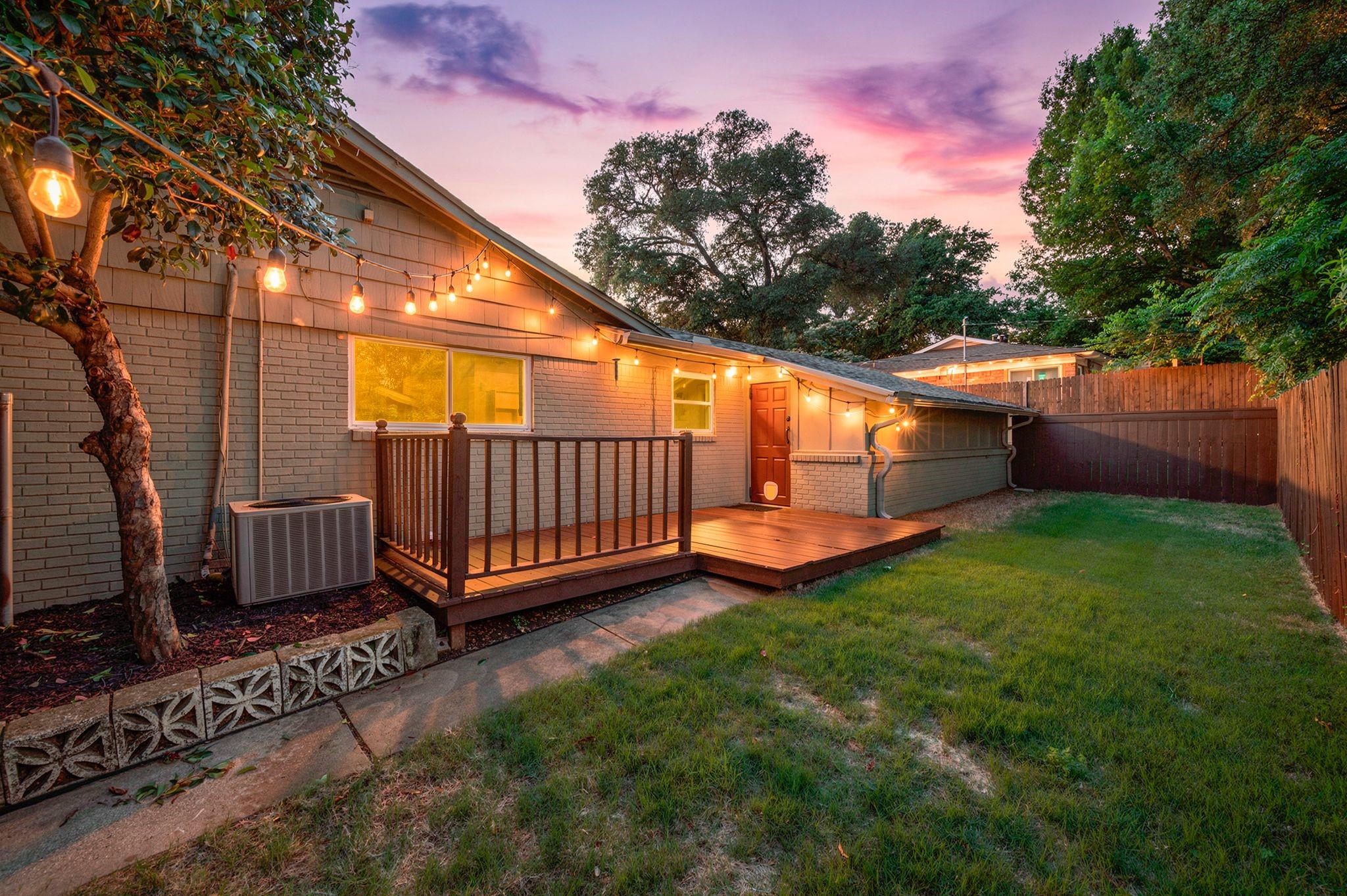 Property photo 04 of 421 Crosstimber Drive, Hurst, TX 76053 | MLS #21247169