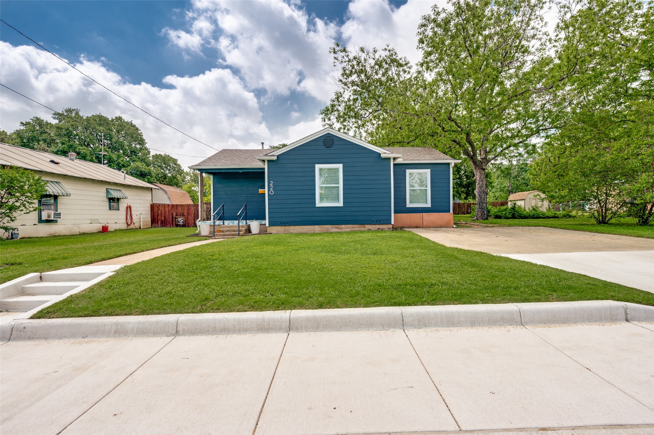 220 W College Street, Lewisville, TX, 75057