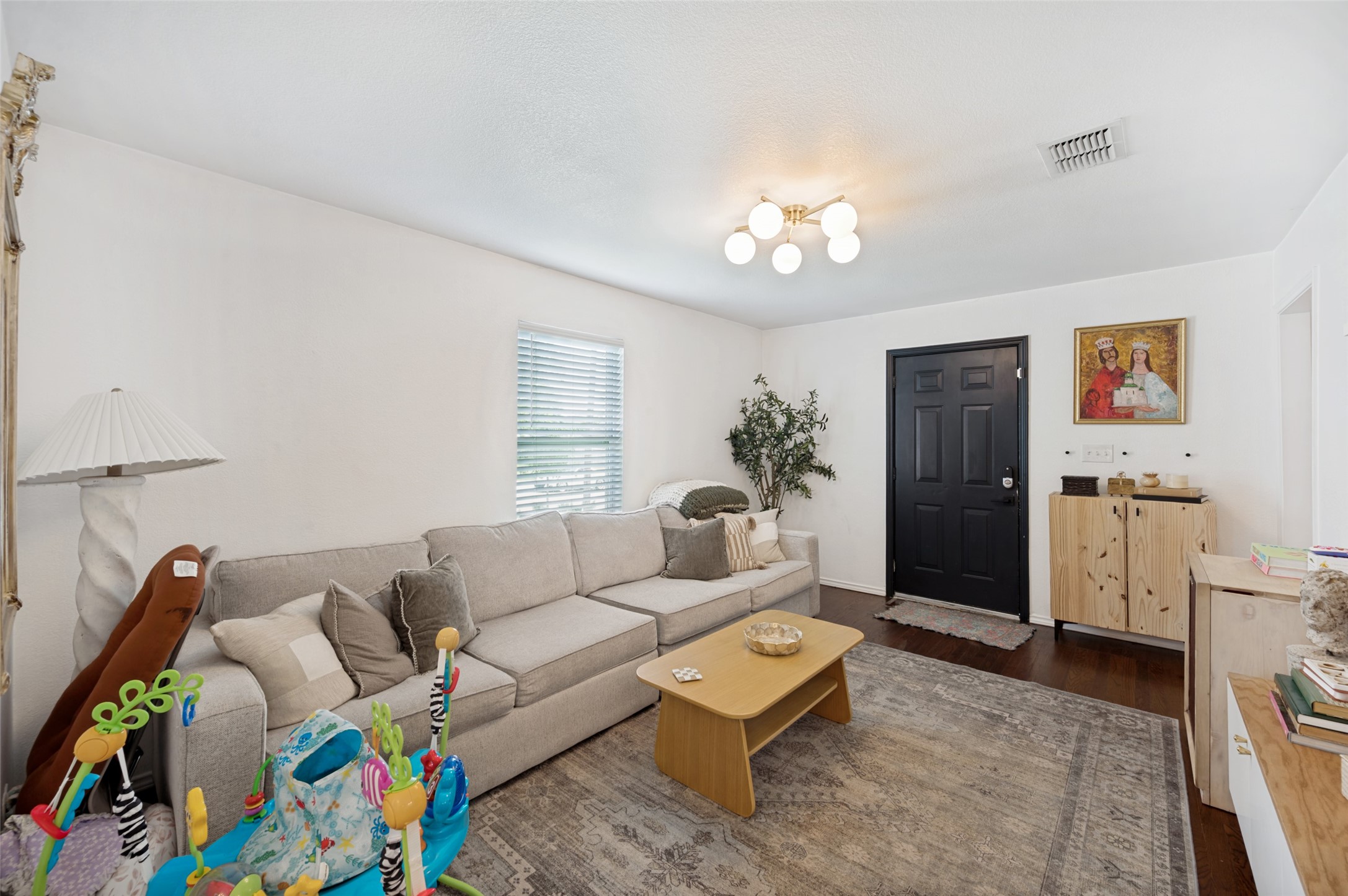220 W College Street, Lewisville, TX, 75057