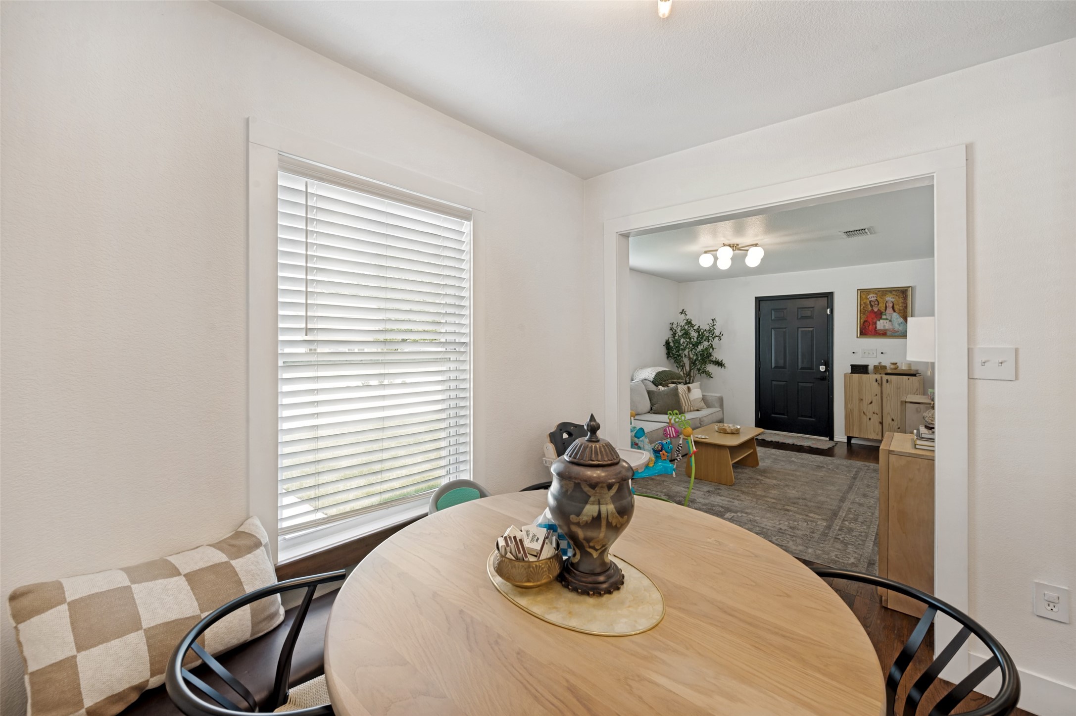 220 W College Street, Lewisville, TX, 75057