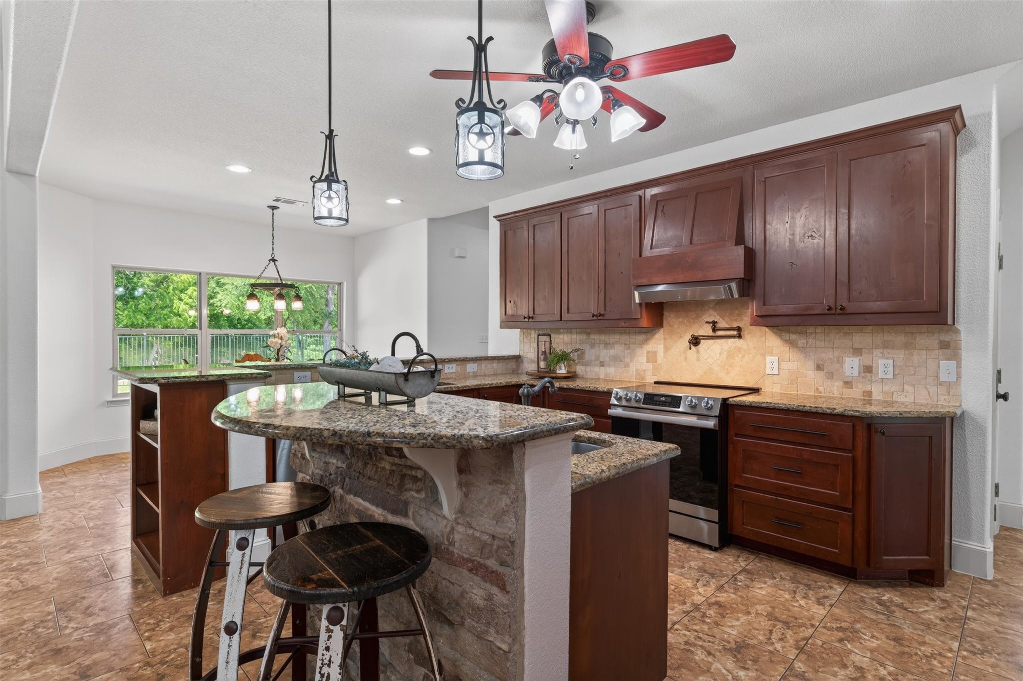 Property photo 04 of 657 Hidden Lakes Boulevard, Gunter, TX 75058 | MLS #21248009