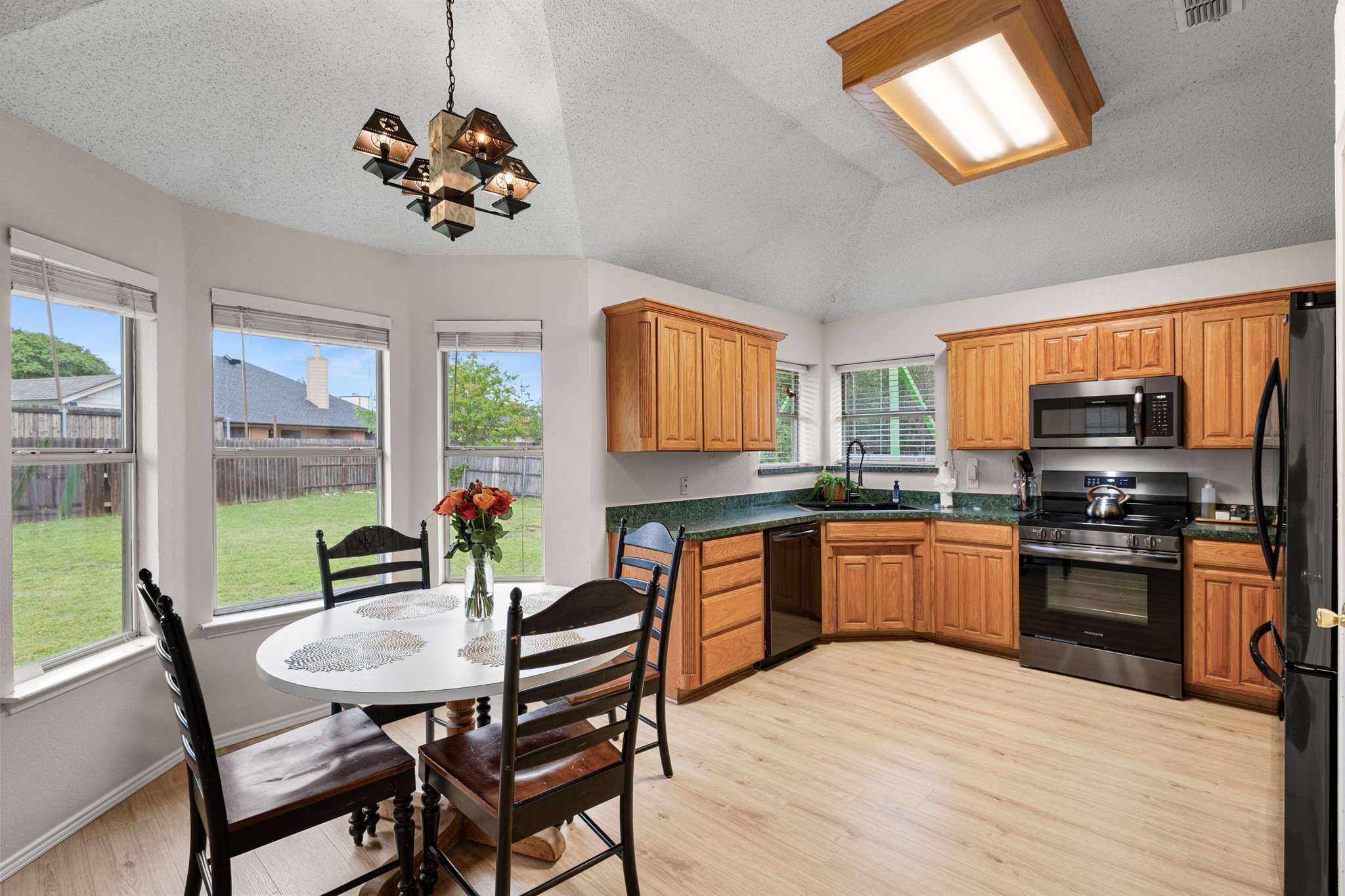 101 Saint James Court, Rhome, TX, 76078
