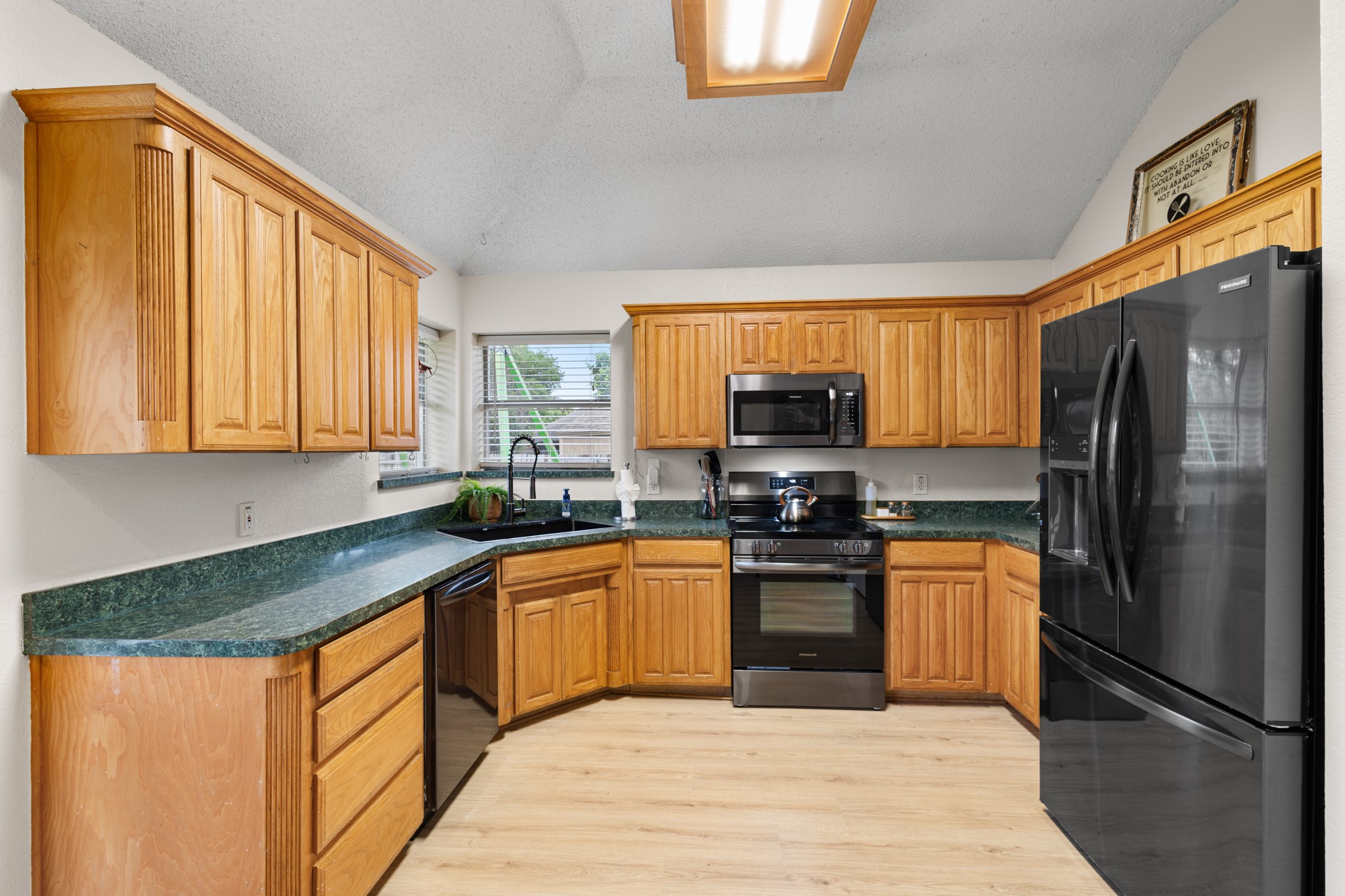 101 Saint James Court, Rhome, TX, 76078