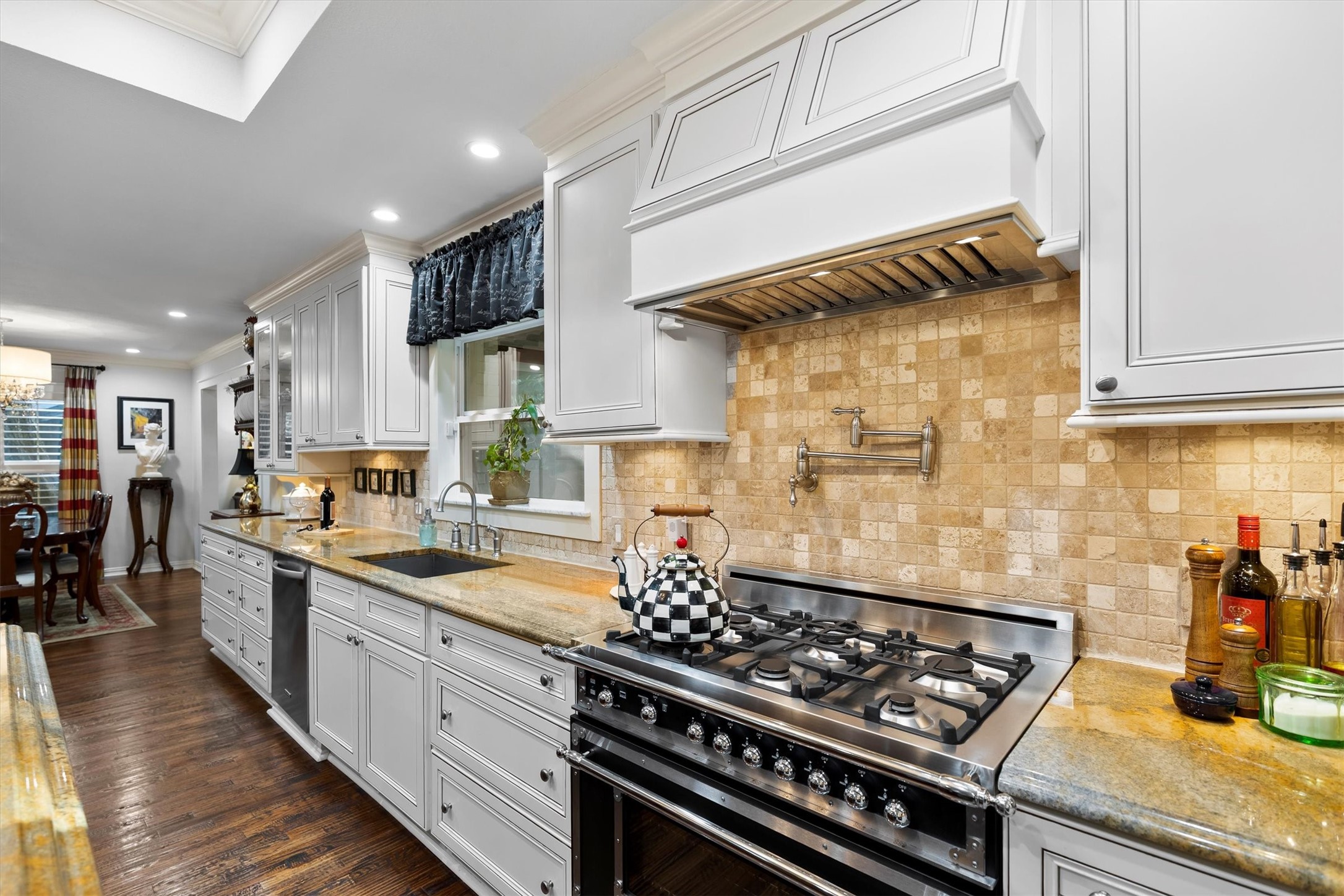 1432 Sylvan Avenue, Dallas, TX, 75208