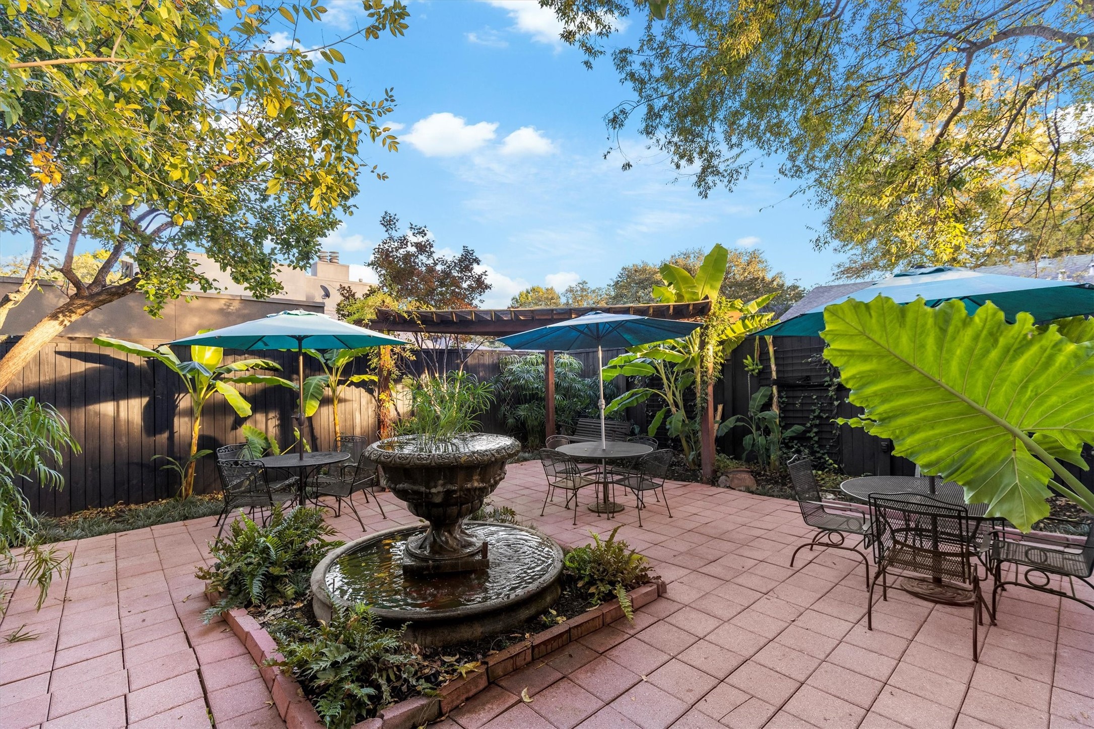 1432 Sylvan Avenue, Dallas, TX, 75208
