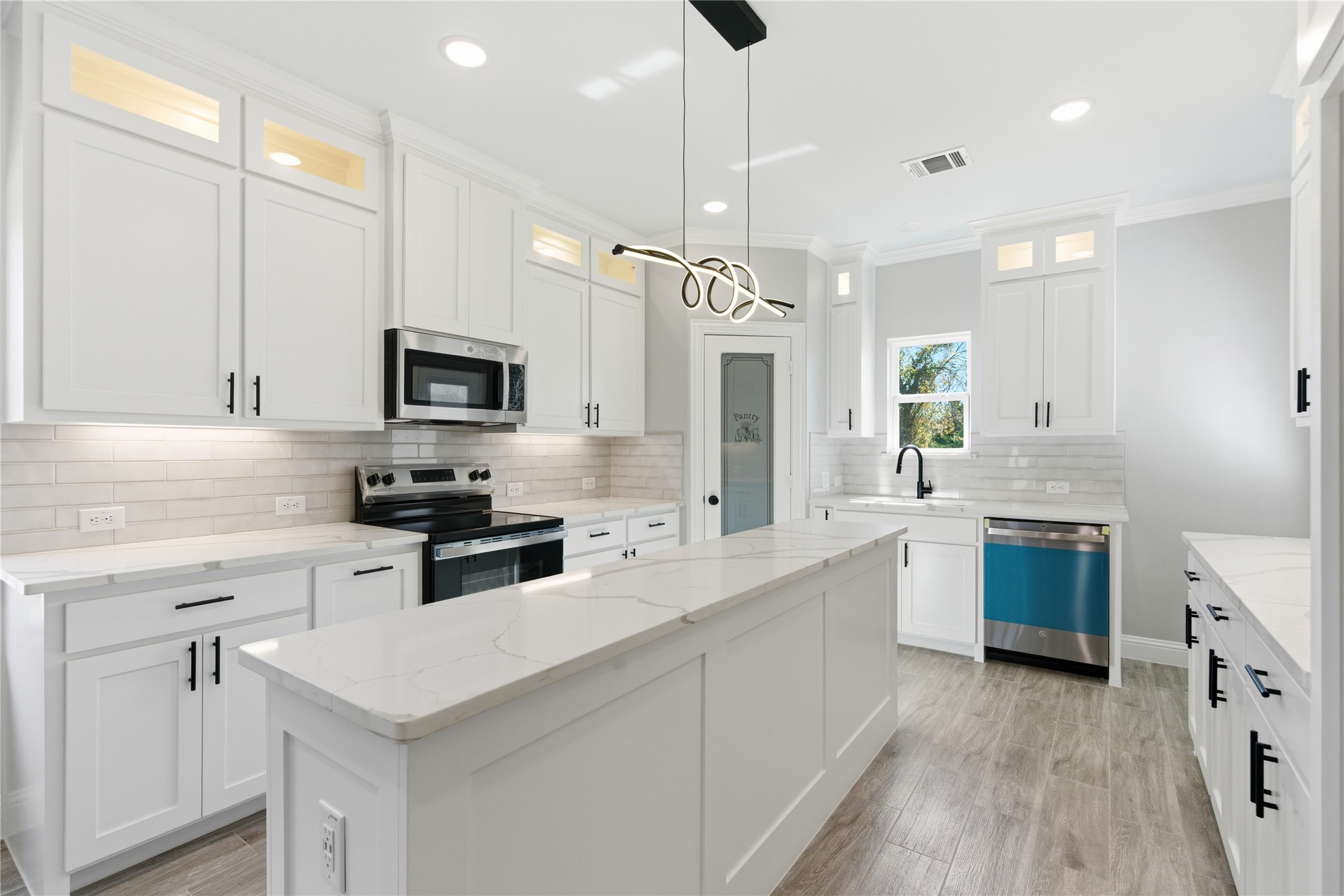 420 E Ball Street, Tom Bean, TX, 75491