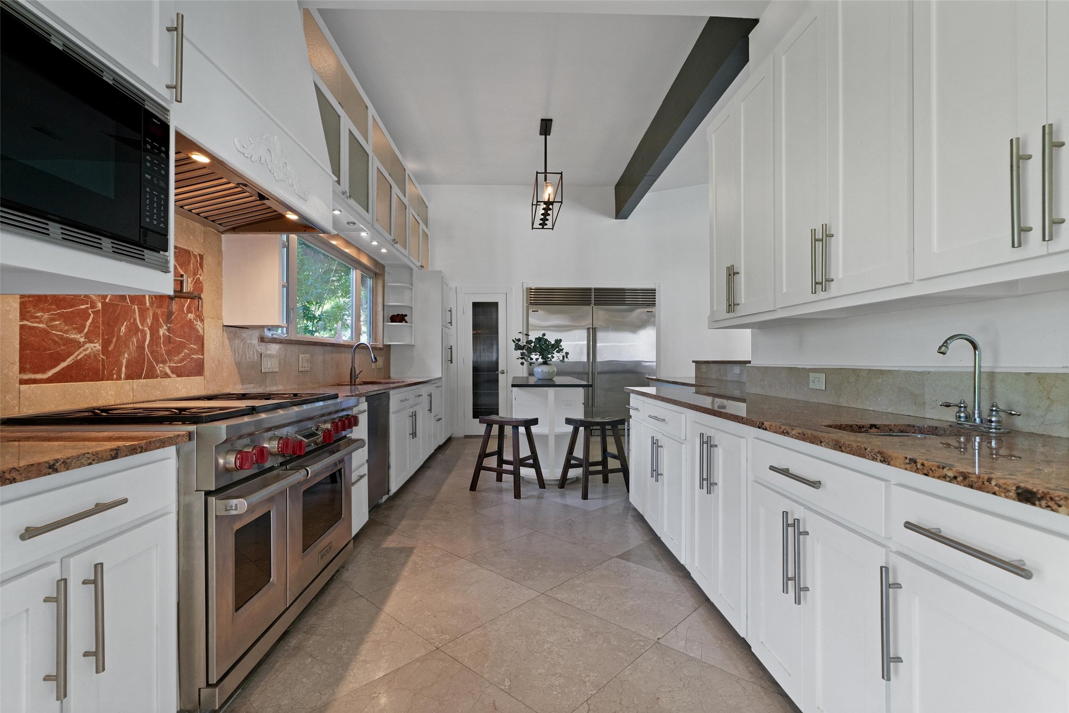 Property photo 03 of 6181 Preston Creek Court, Dallas, TX 75240 | MLS #21249137