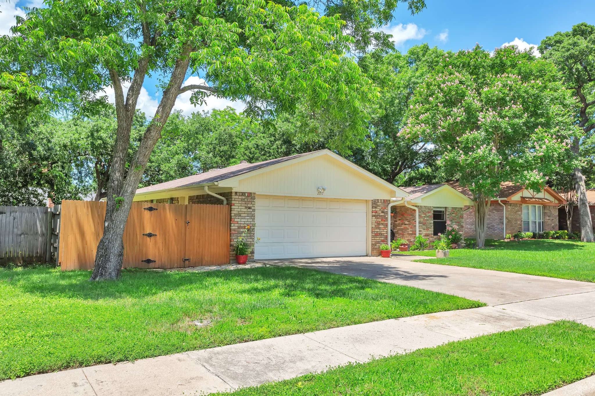 2717 Meadow Green, Bedford, TX, 76021