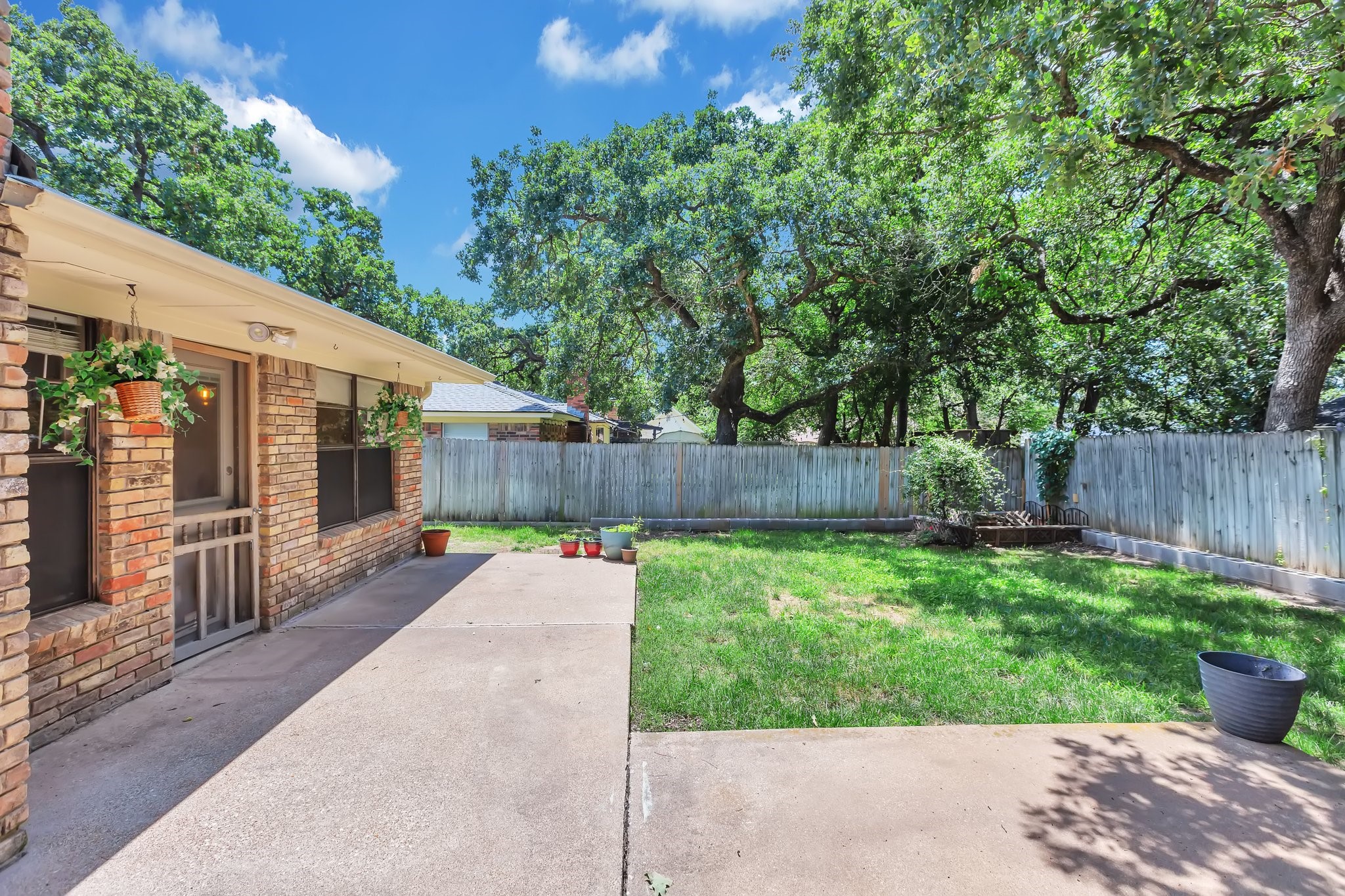 2717 Meadow Green, Bedford, TX, 76021